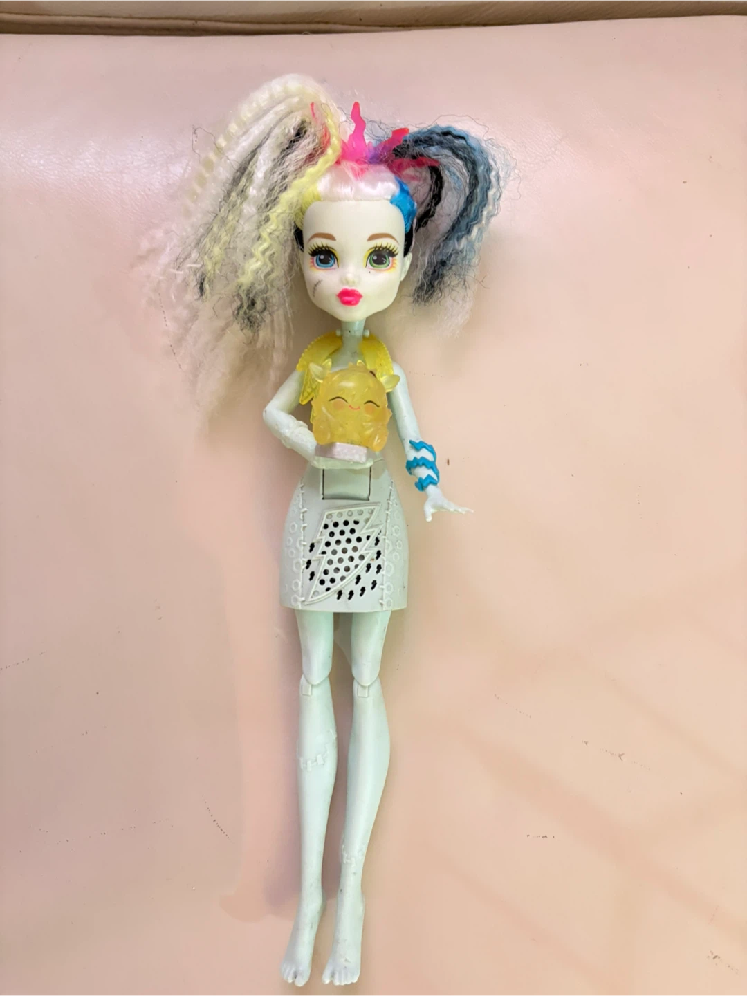 Monster High Doll needs batteries/clothes $7