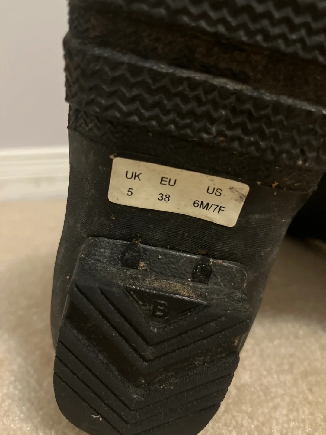 Hunter Rain Boots - Size 6/7 image indicator(4)