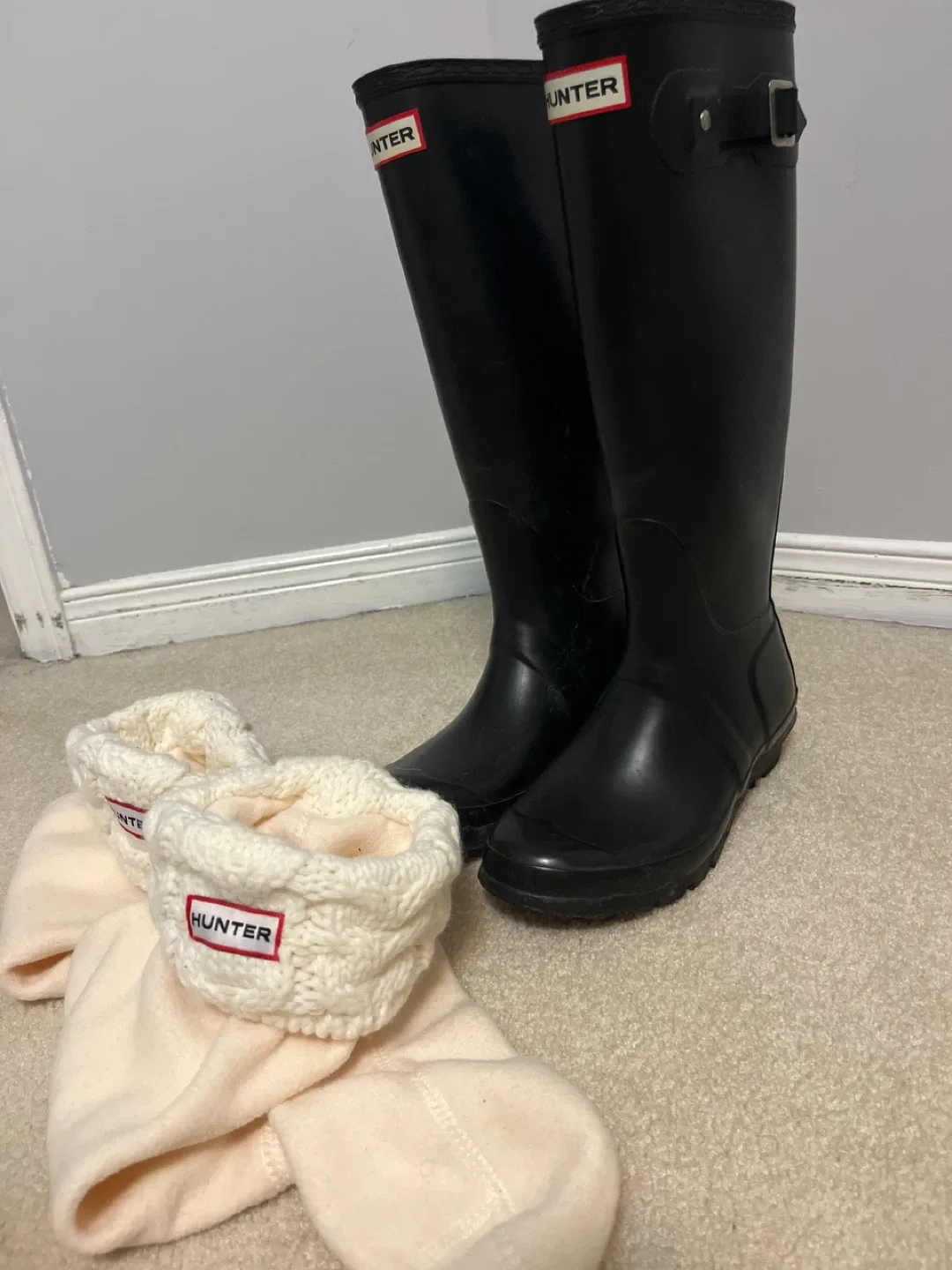 Hunter Rain Boots - Size 6/7 image indicator(2)