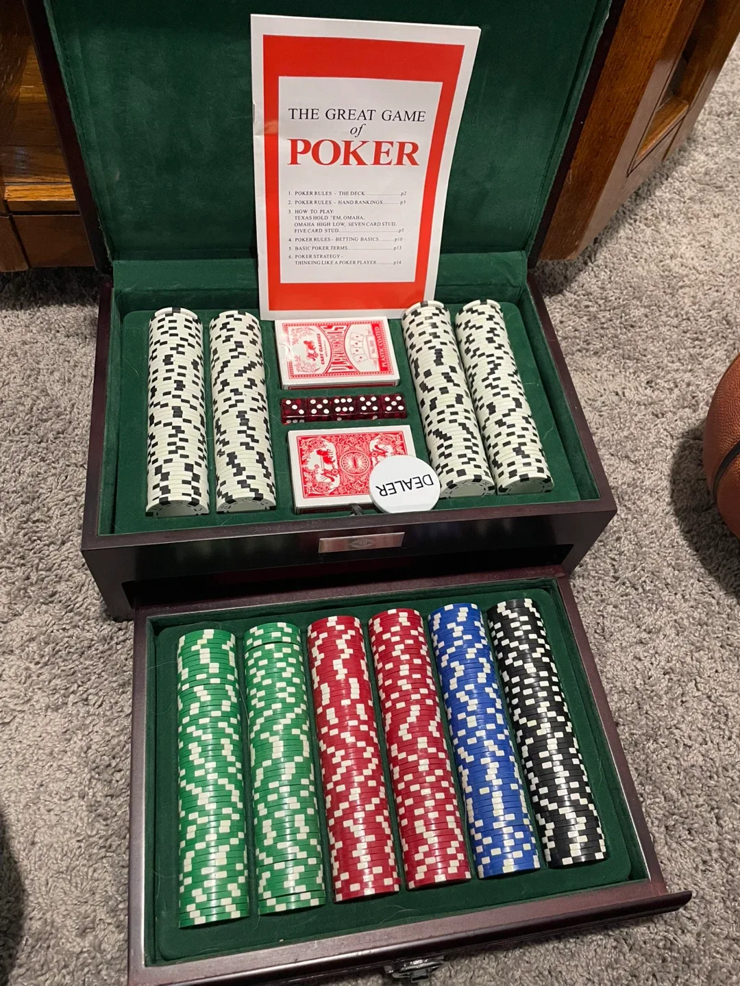 Poker Set with Case & Accessories image indicator(3)