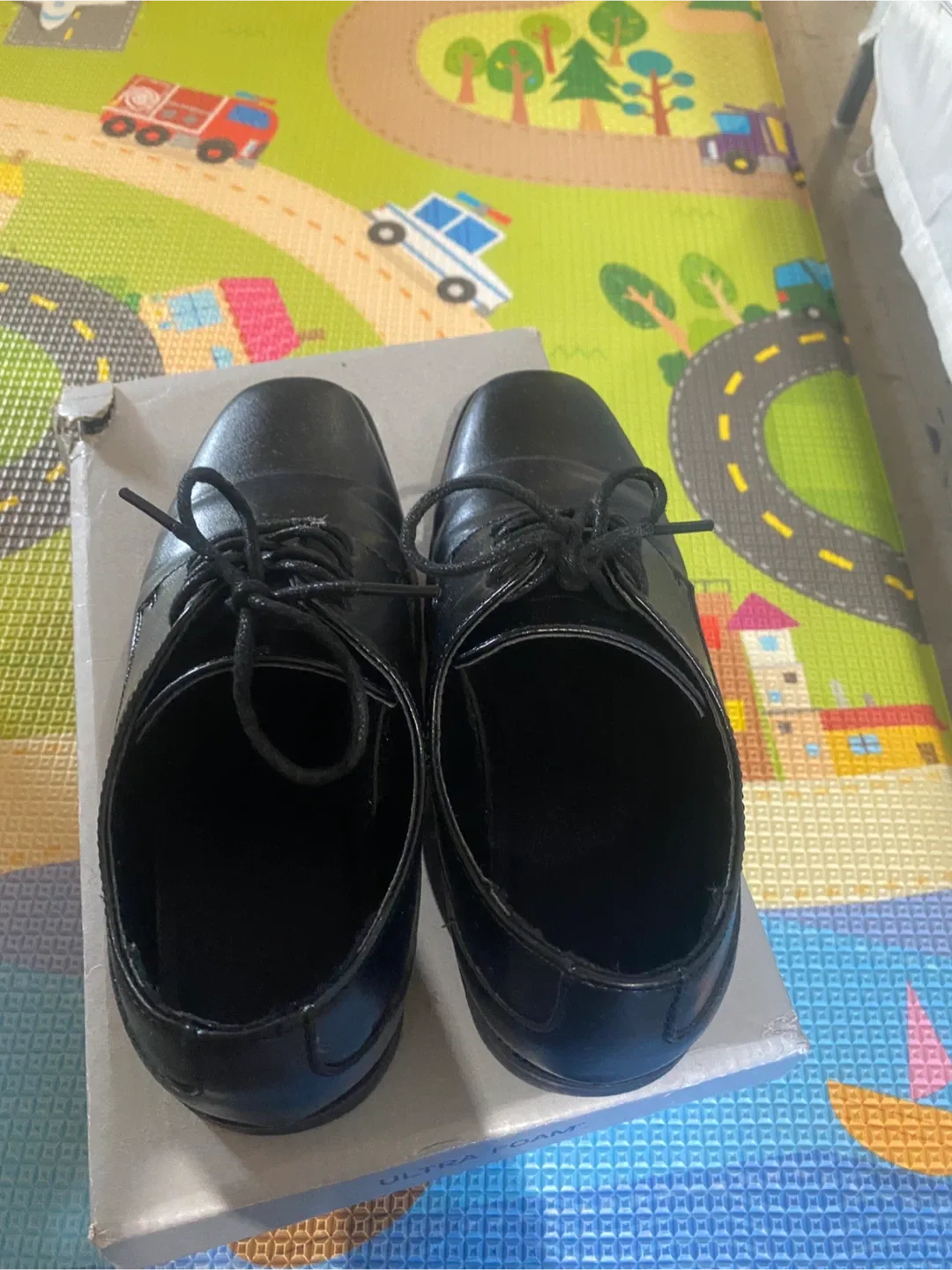 Perry Ellis Portfolio Black Dress Shoes Size 2 image indicator(2)