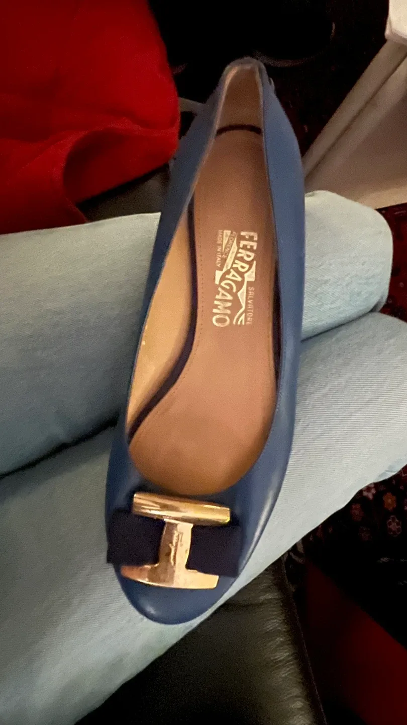 Salvatore Ferragamo Leather Ballerinas - Blue