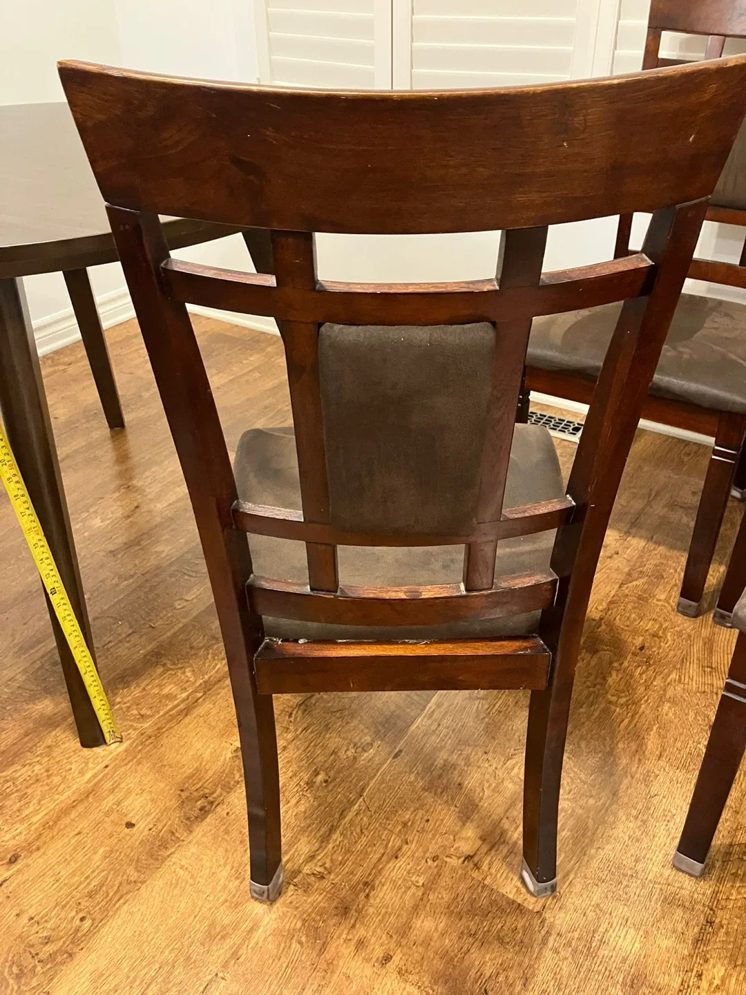 Round Dining Table with 4 Chairs image indicator(7)