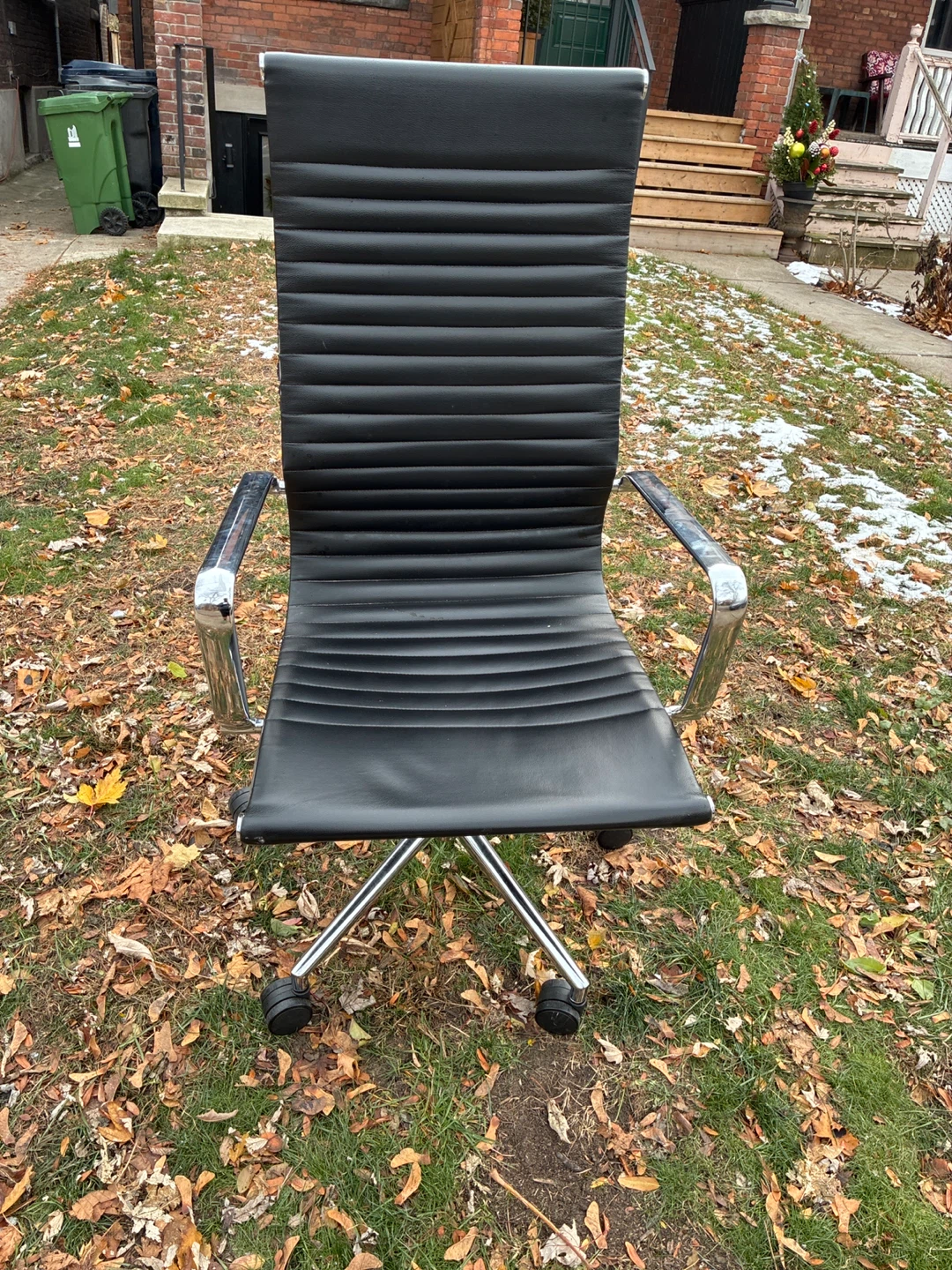 #Cleanout #free Black Office Chair - photo 2