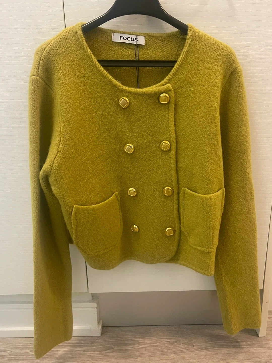 New FOCUS Olive Green Cropped cardigan image indicator(5)