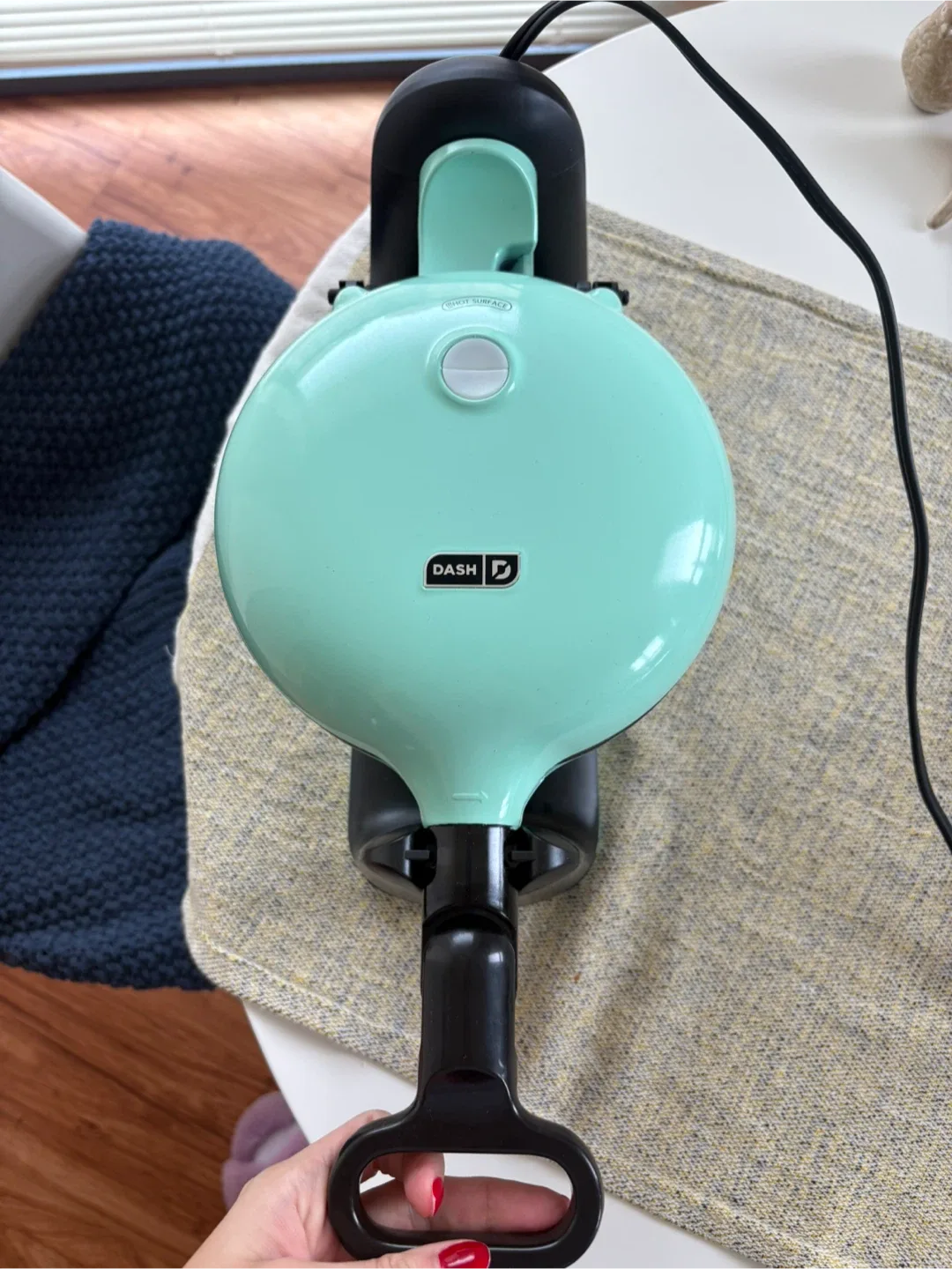 DASH NOT Mini Waffle Maker - Aqua image indicator(4)