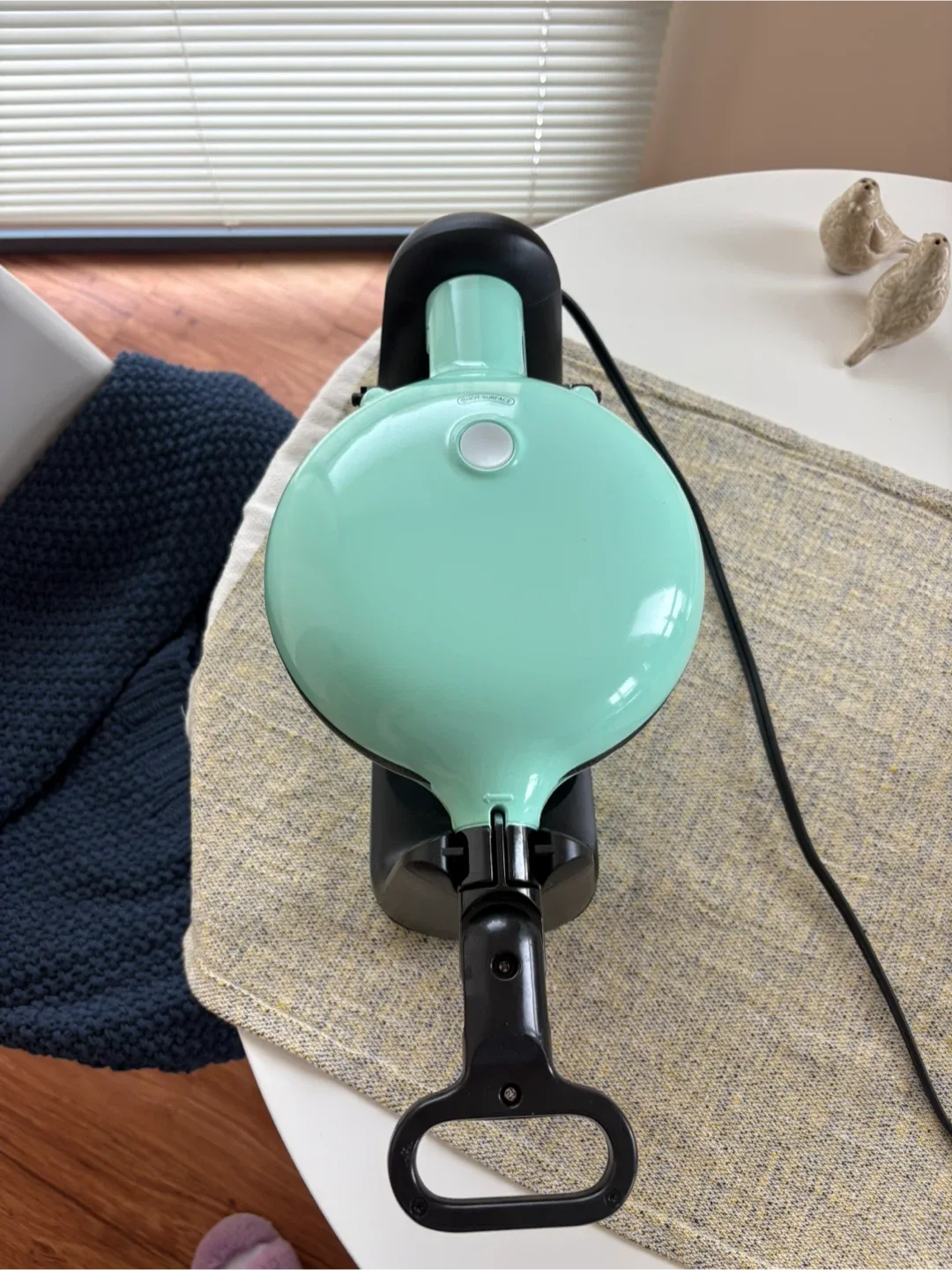 DASH NOT Mini Waffle Maker - Aqua image indicator(5)