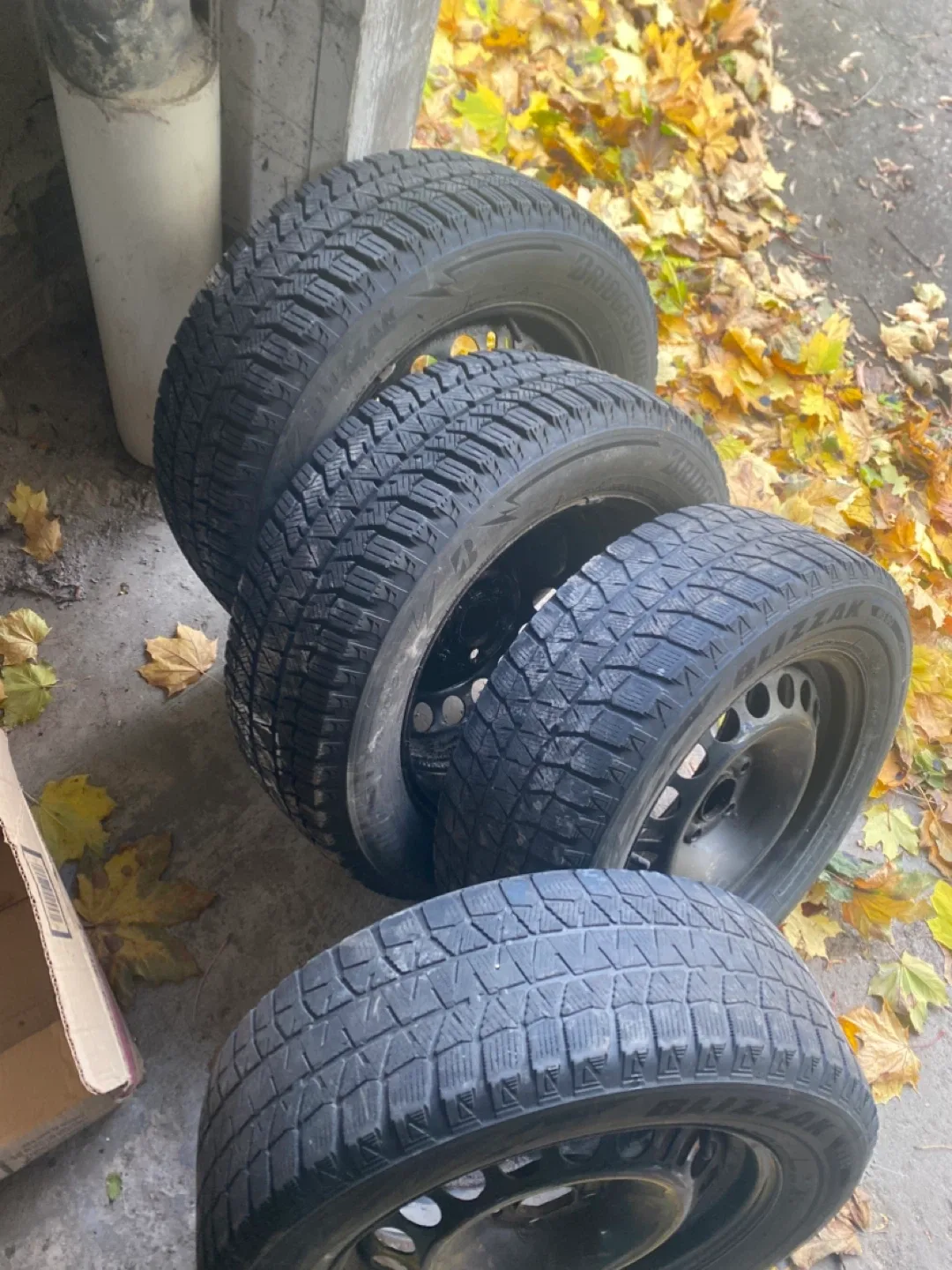 215 60R16 Bridgestone Blizzak WS90 Winter Tires (Set of 4) image indicator(4)