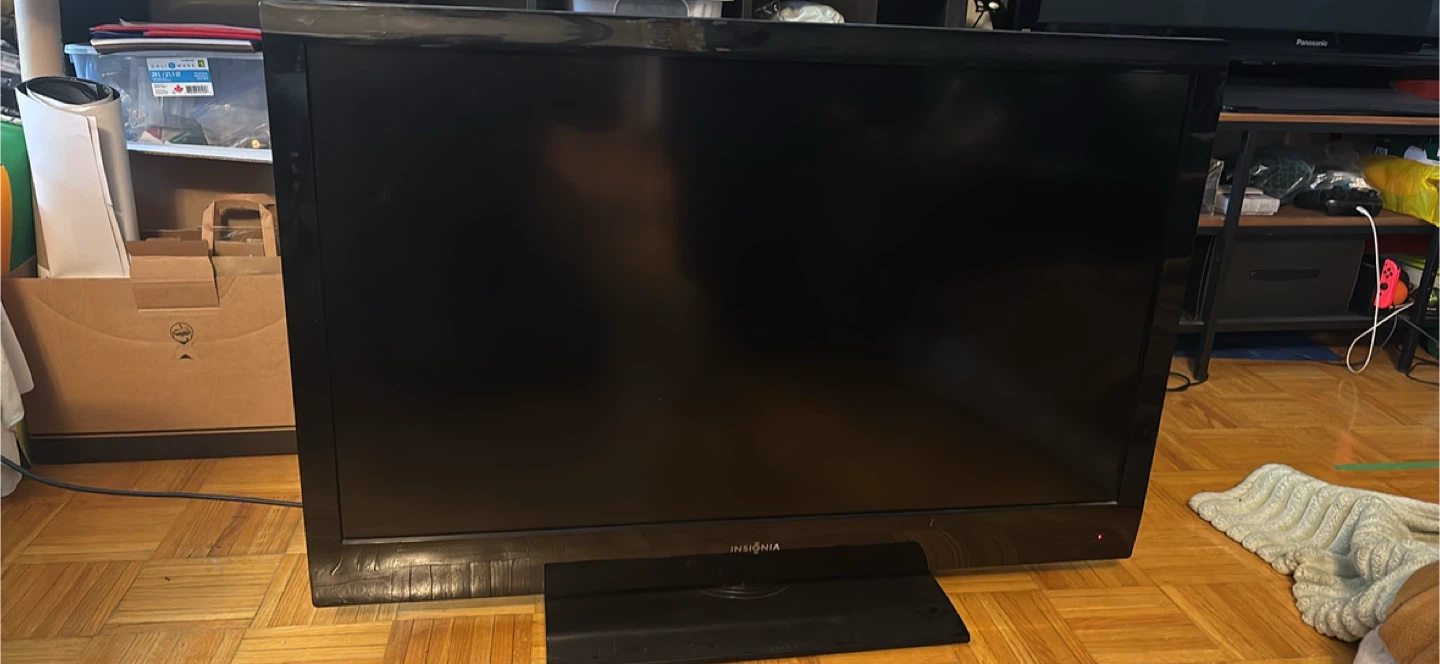 42” INSIGNIA TV - photo 2