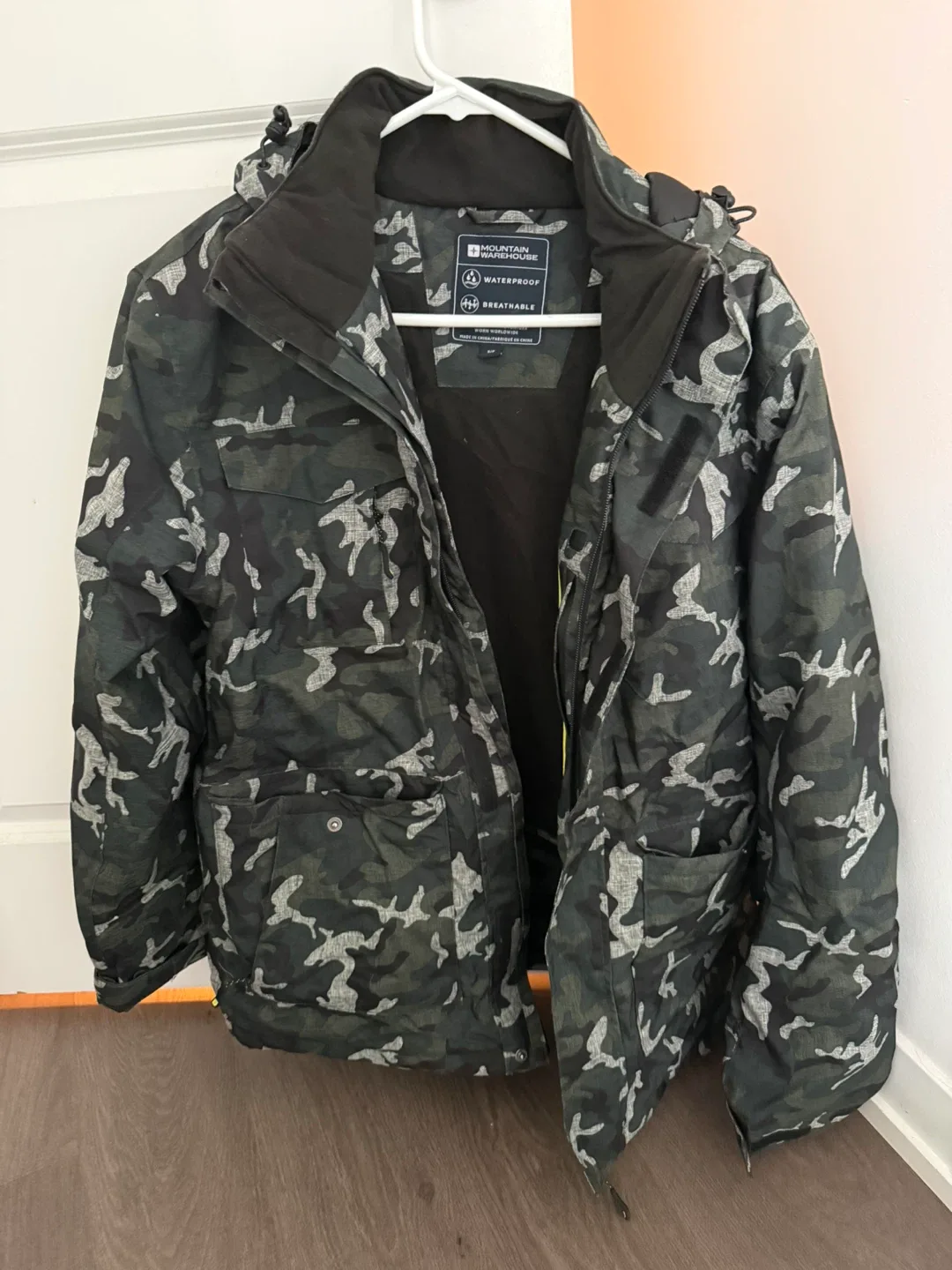 Men’s Mountain Warehouse Ski Jacket – Size S