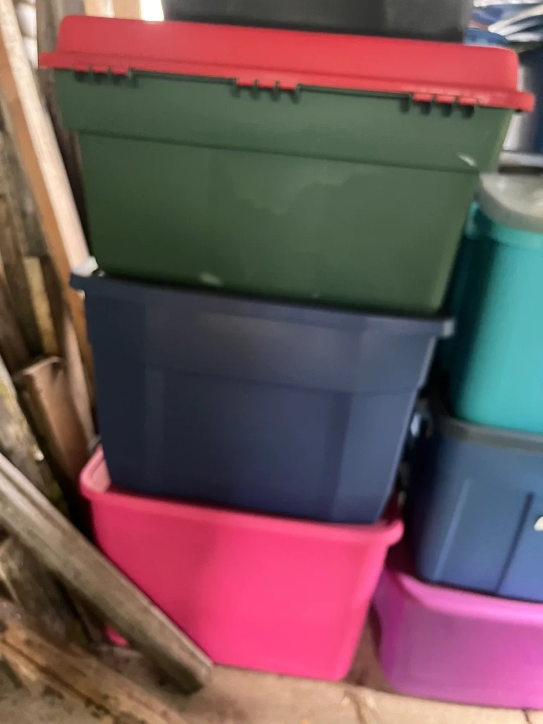 Sterilite 33 Gallon Heavy Duty Tote Box image indicator(4)