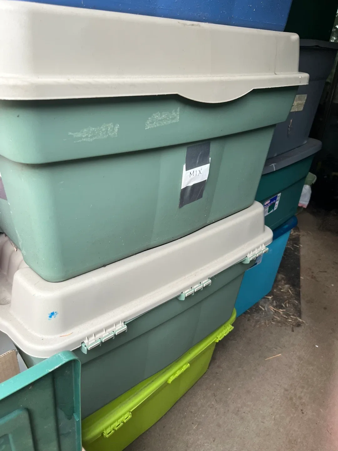 Sterilite 33 Gallon Heavy Duty Tote Box image indicator(2)