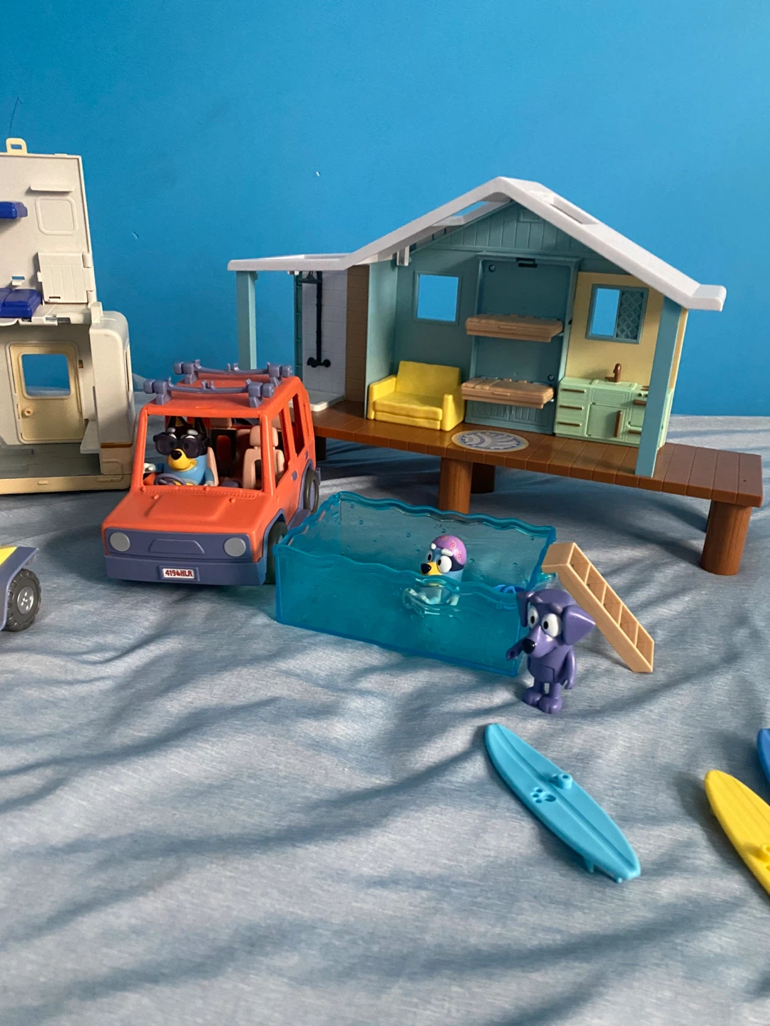 Bluey Family Home & Caravan Playset - photo 3