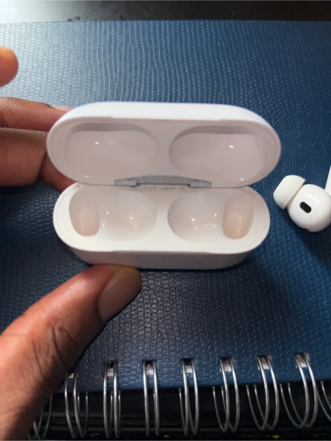 Apple Airpods Pro 2nd Generation image indicator(2)