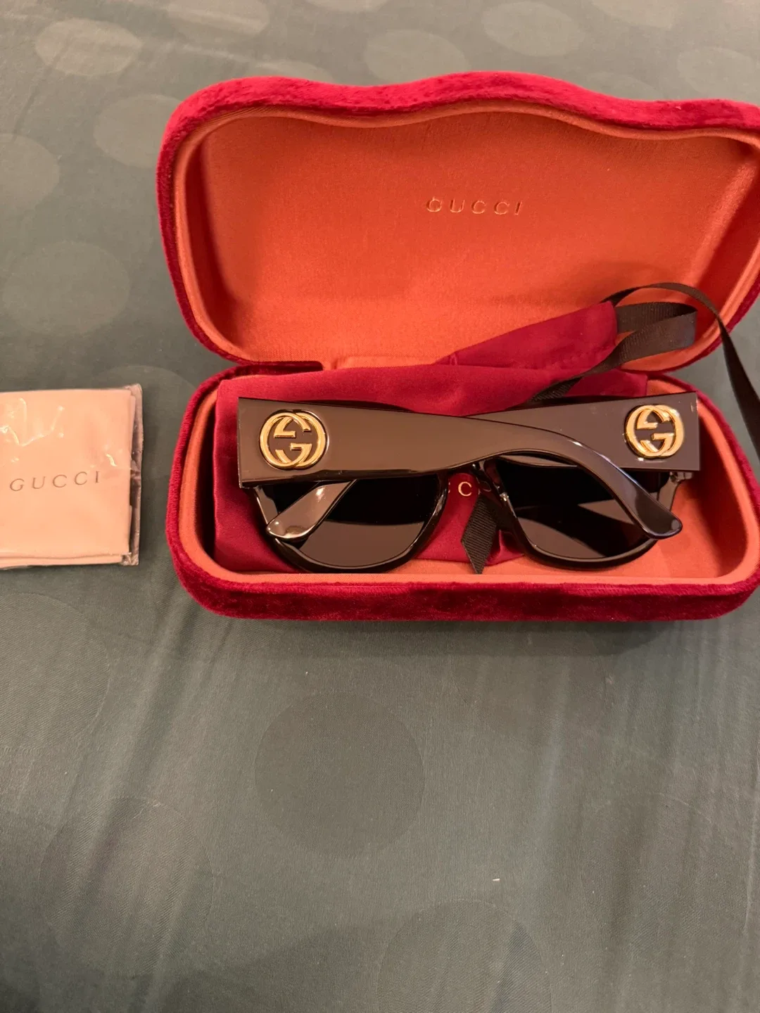 Gucci authentic women’s  Sunglasses with Case & Cloth image indicator(2)