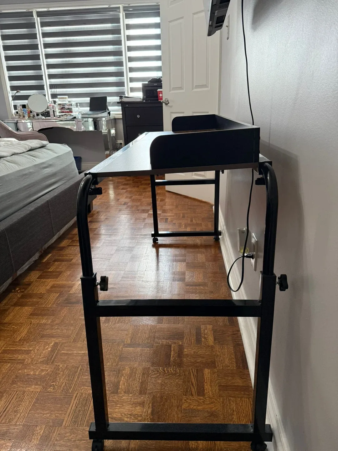 Over the bed Wooden Desk image indicator(4)