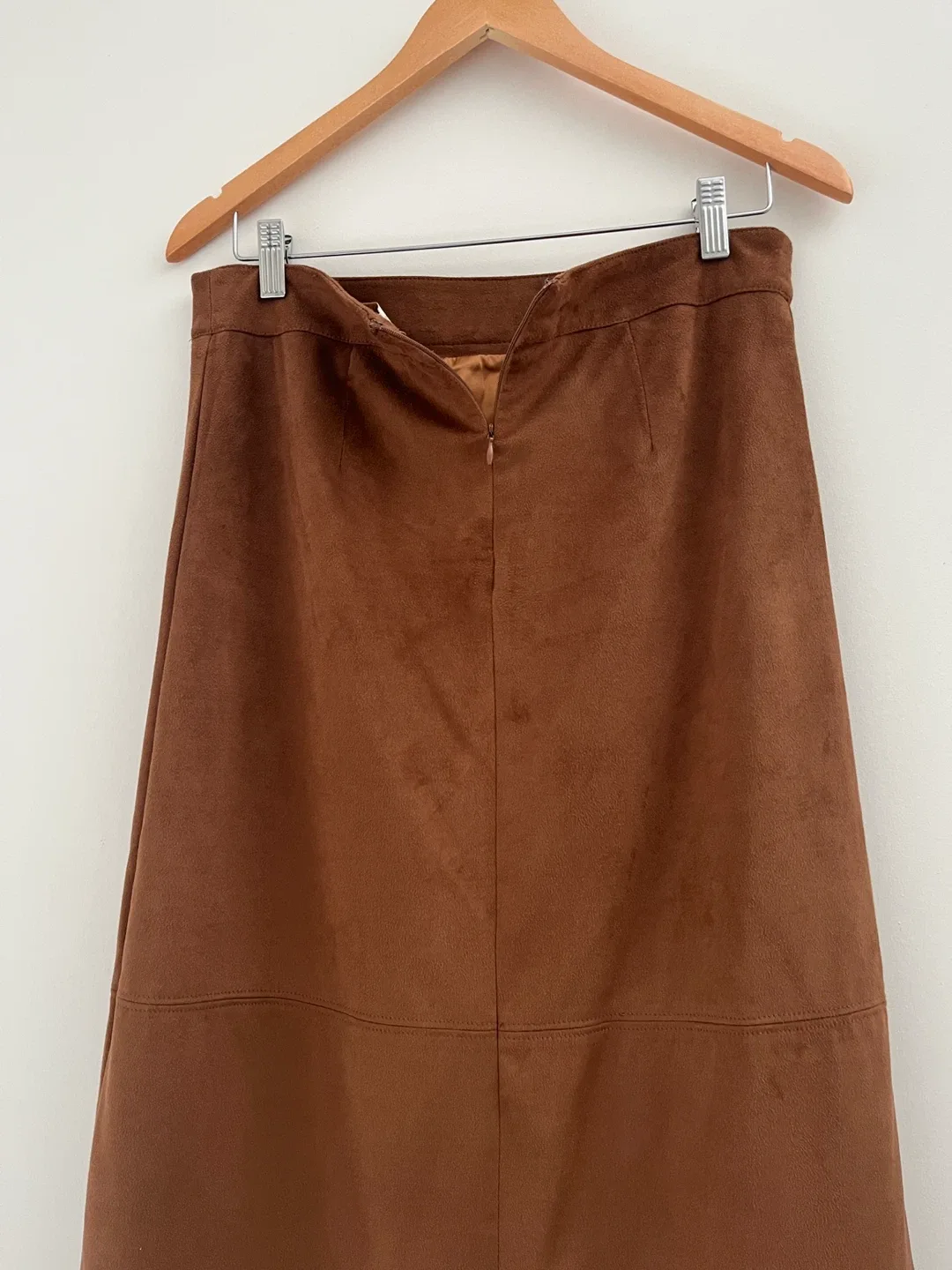 LAURA  FAUX SUEDE Midi A line akirt size 4 image indicator(4)