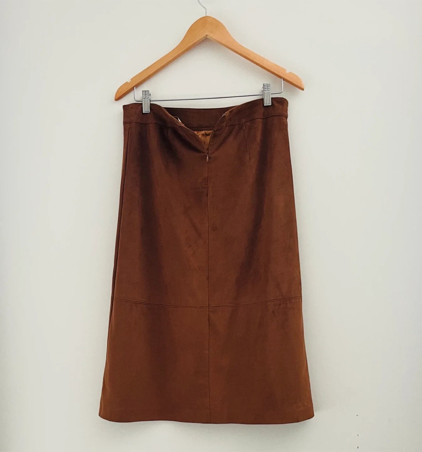 LAURA  FAUX SUEDE Midi A line akirt size 4 image indicator(5)