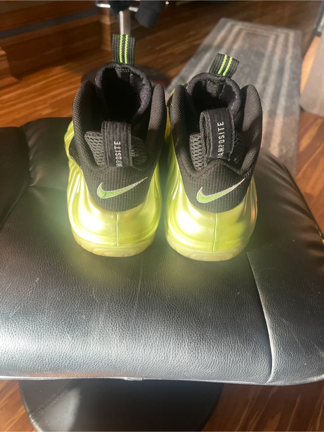 Nike Air Foamposite One Electric Green image indicator(2)