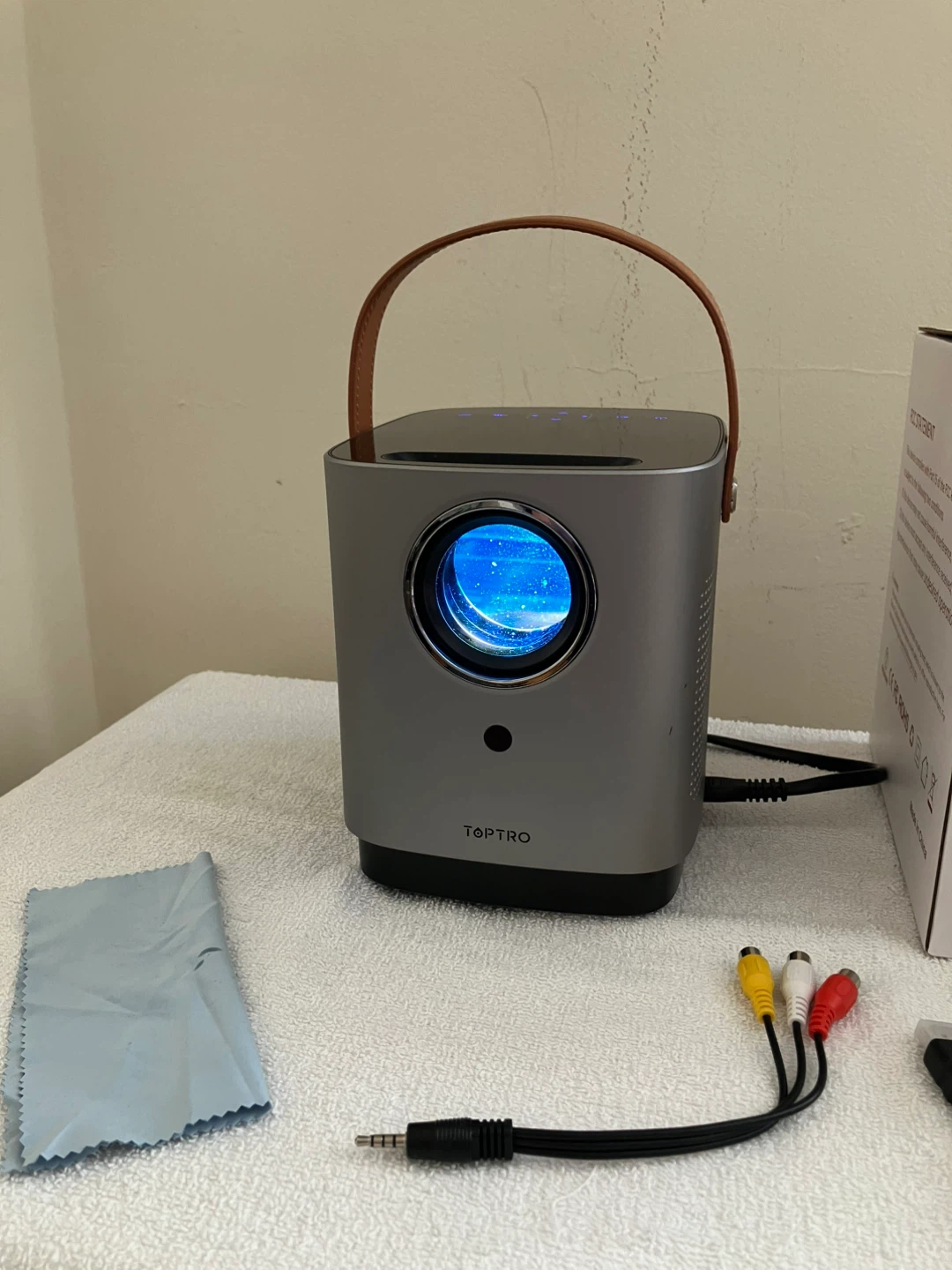 TOPTRO TR23 Portable Projector w/ Box - photo 3