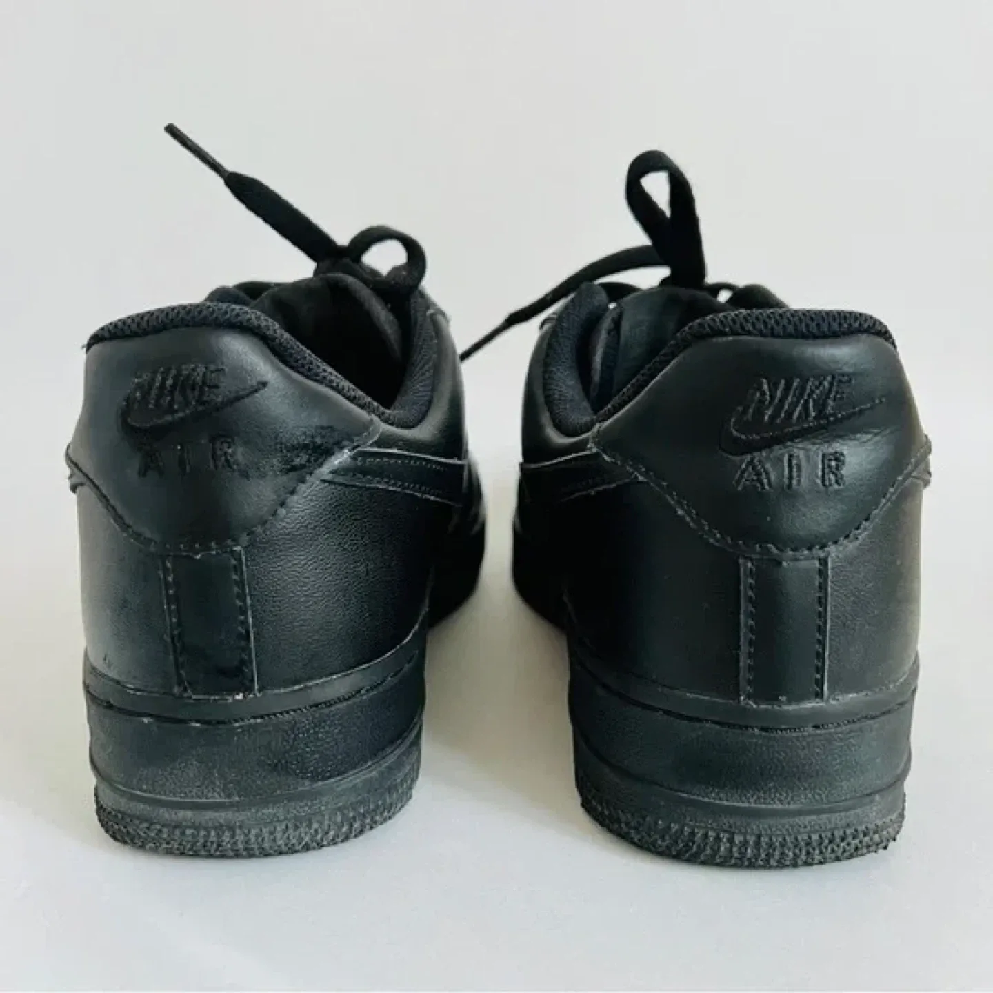 Nike Air Force 1 '07 Women's All Black size 10 image indicator(6)