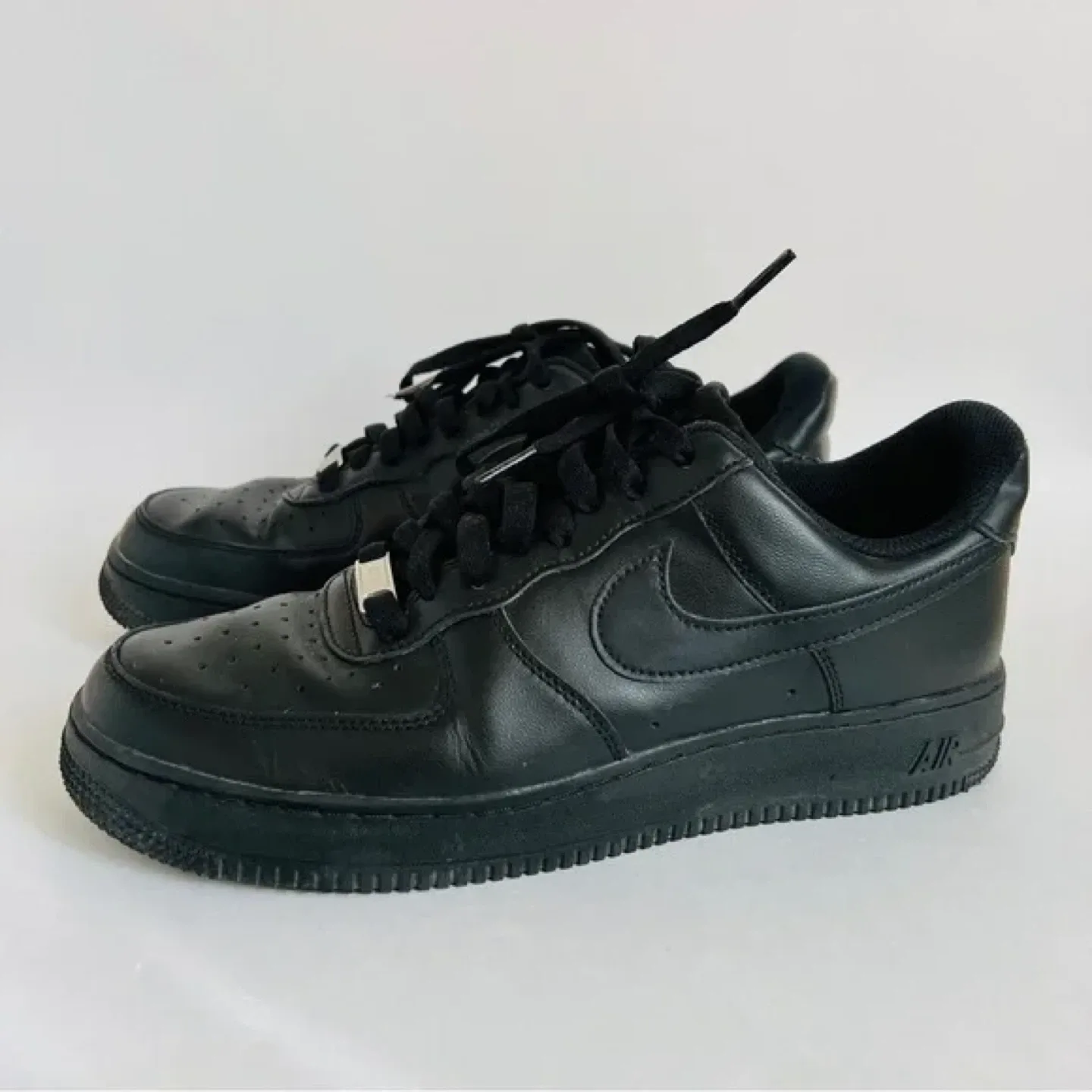 Nike Air Force 1 '07 Women's All Black size 10 image indicator(8)