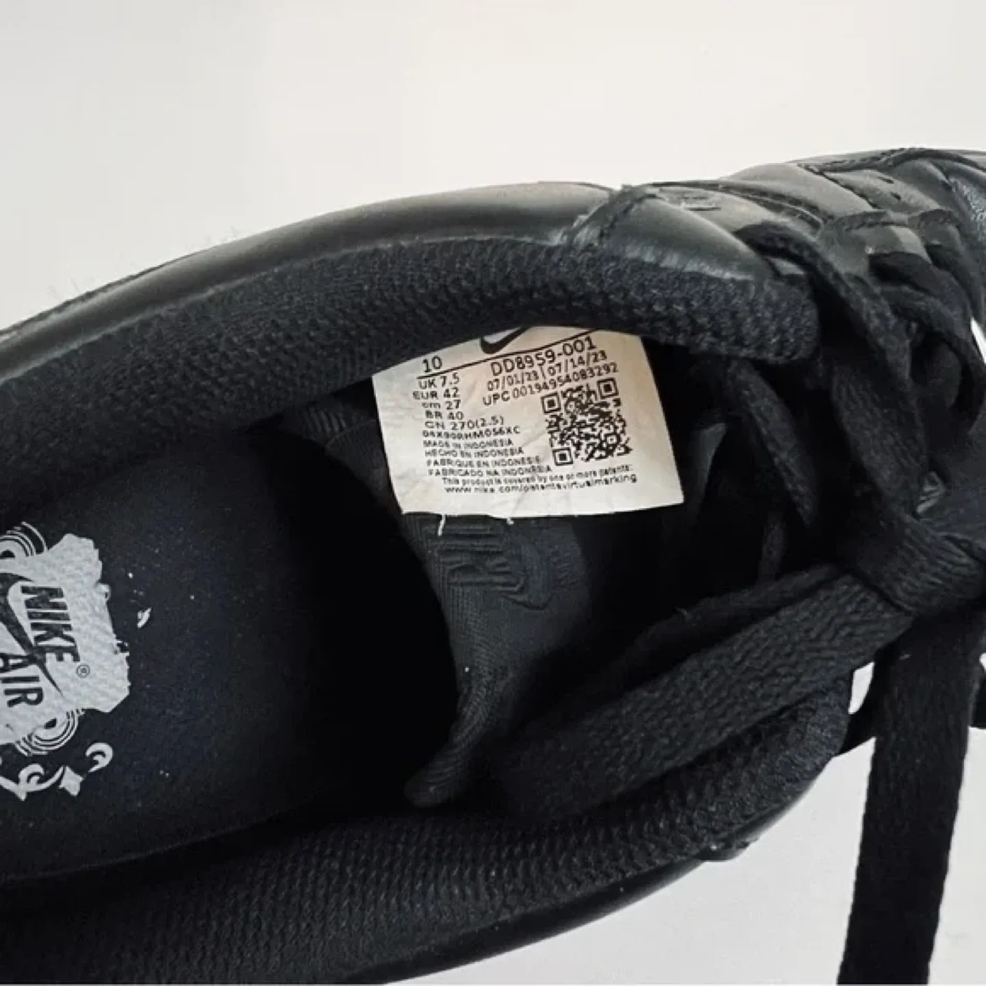 Nike Air Force 1 '07 Women's All Black size 10 image indicator(7)