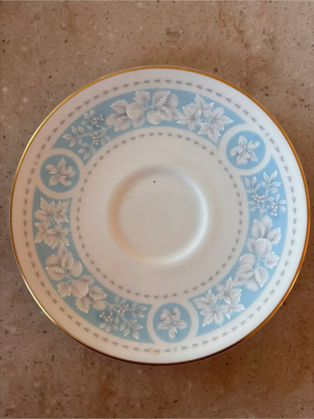 Royal Doulton Hampton Court 45 pieces place setting image indicator(5)