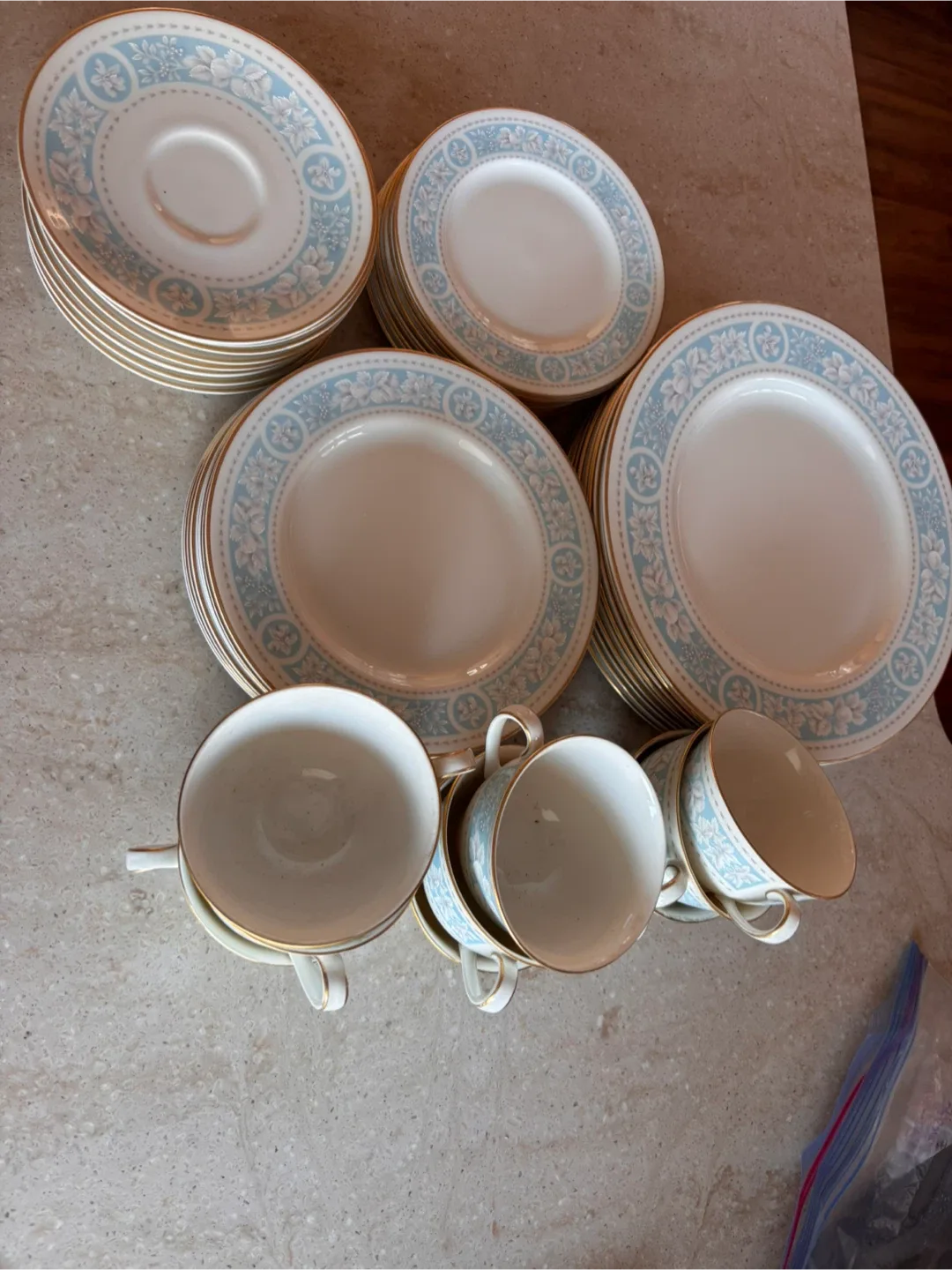 Royal Doulton Hampton Court 45 pieces place setting