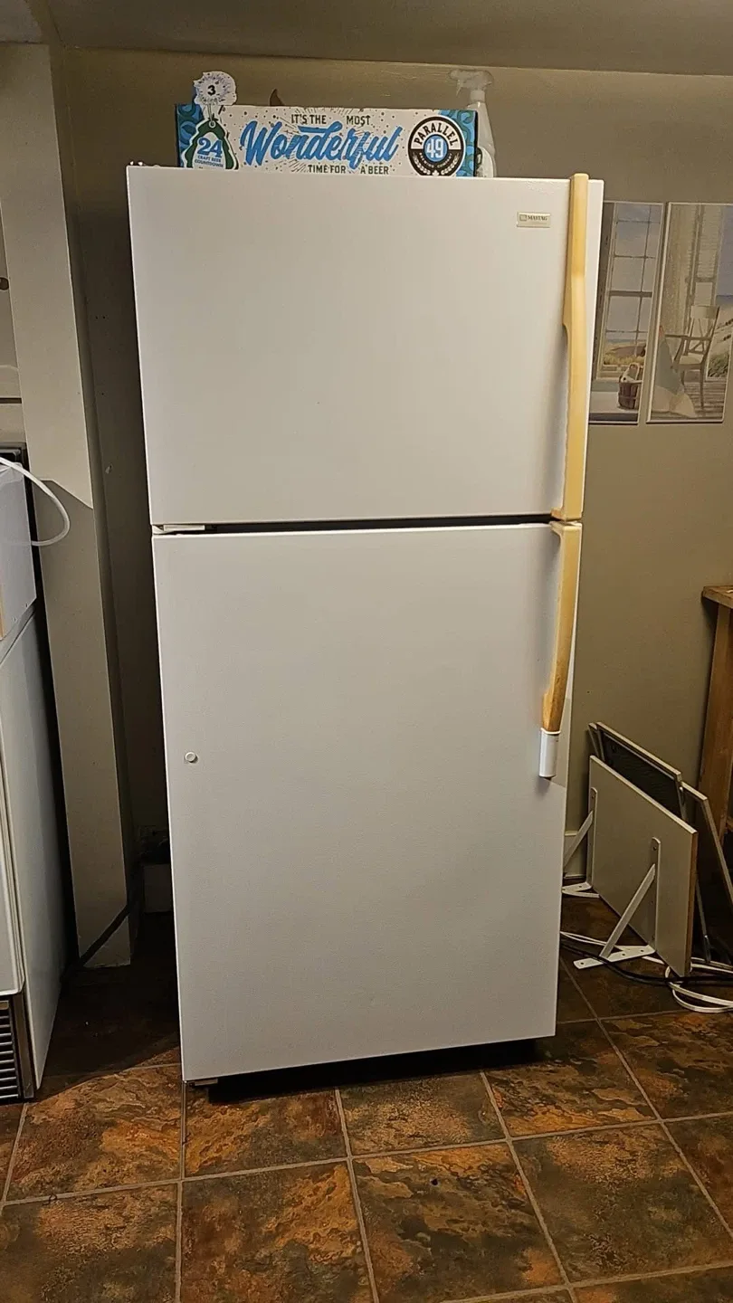 White Top-Freezer Refrigerator