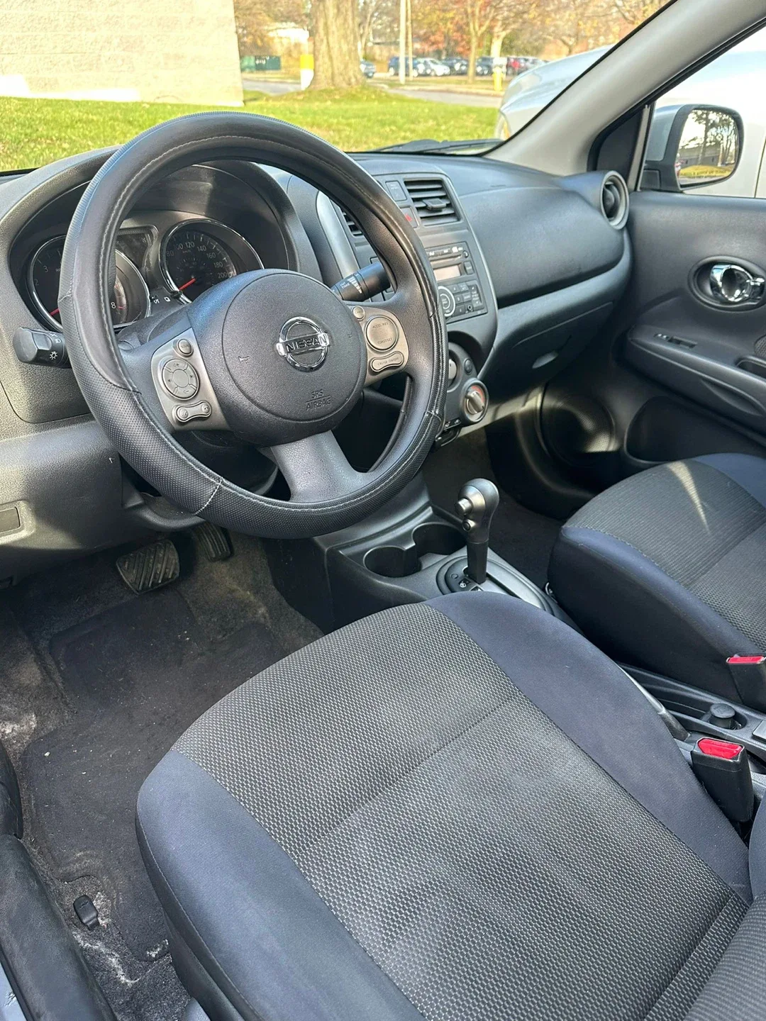 Nissan Versa SL 2012 image indicator(3)