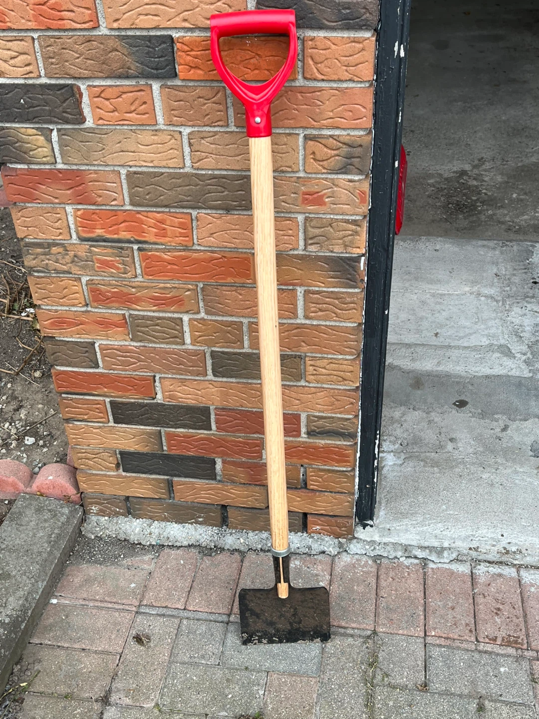 Garant Square Shovel