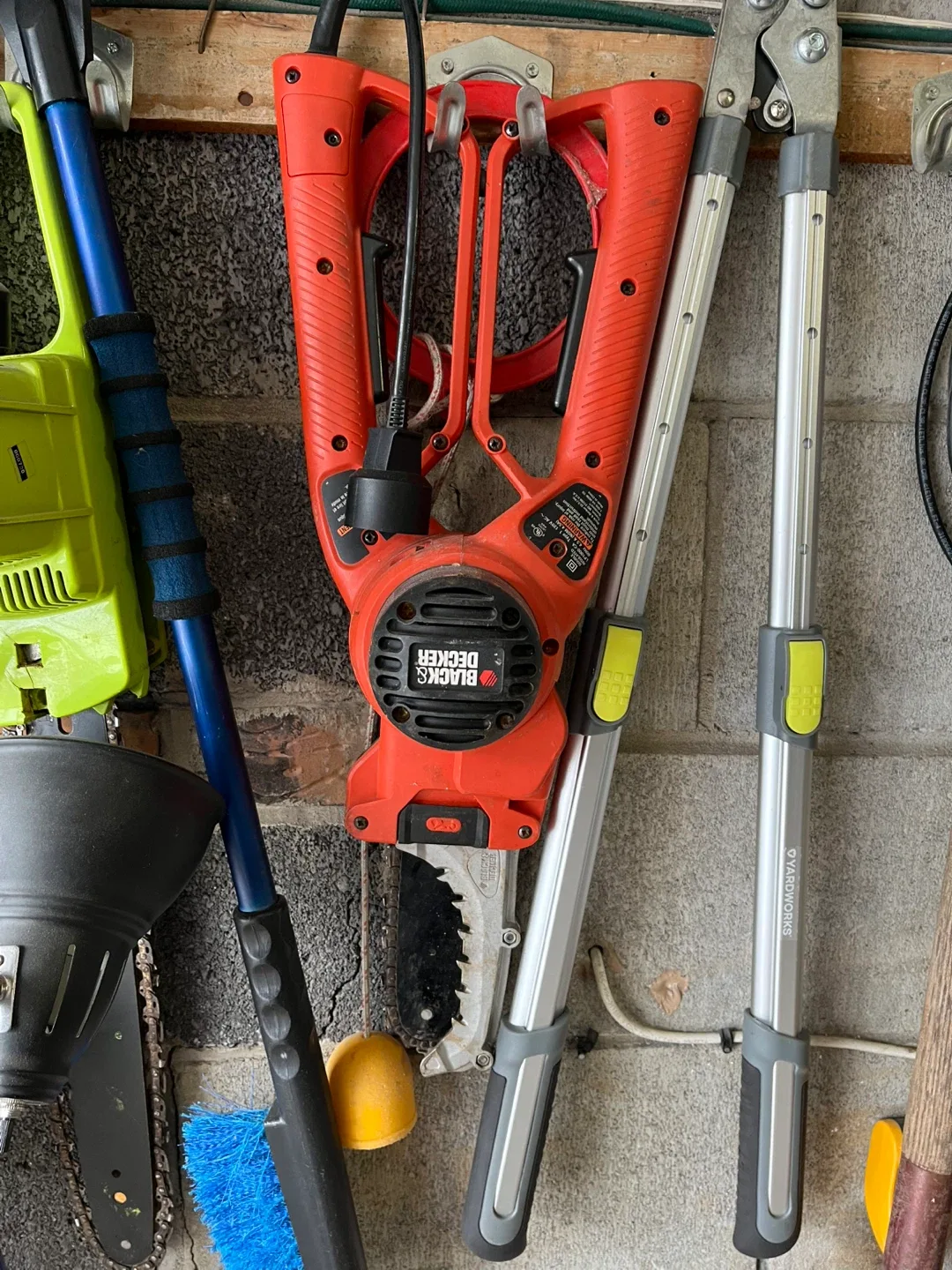Black & Decker Electric Handheld Chainsaw