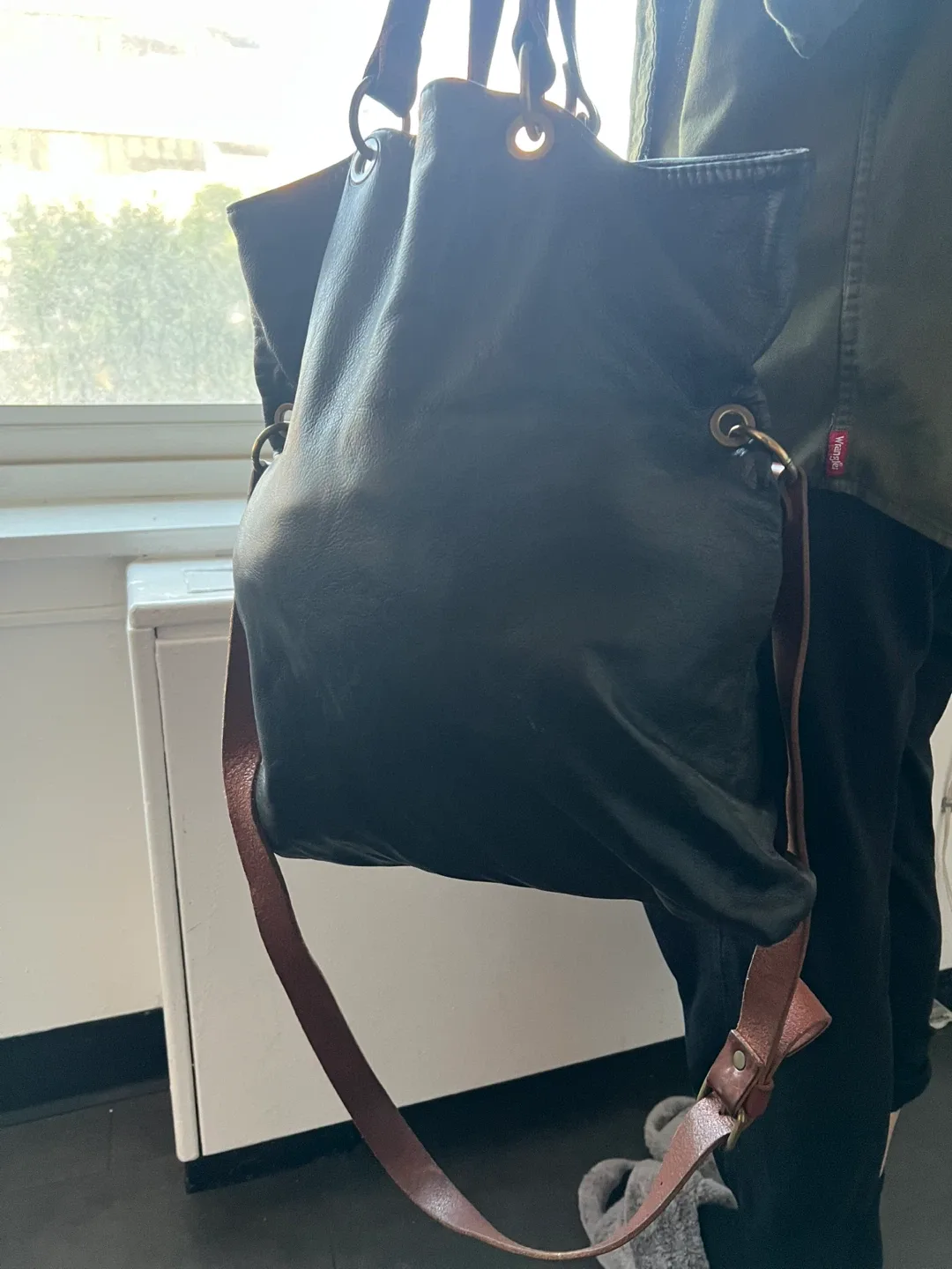 Handmade Italian Leather Tote Bag 🇮🇹🇮🇹- Moving Out Sale ✈️✈️ image indicator(5)