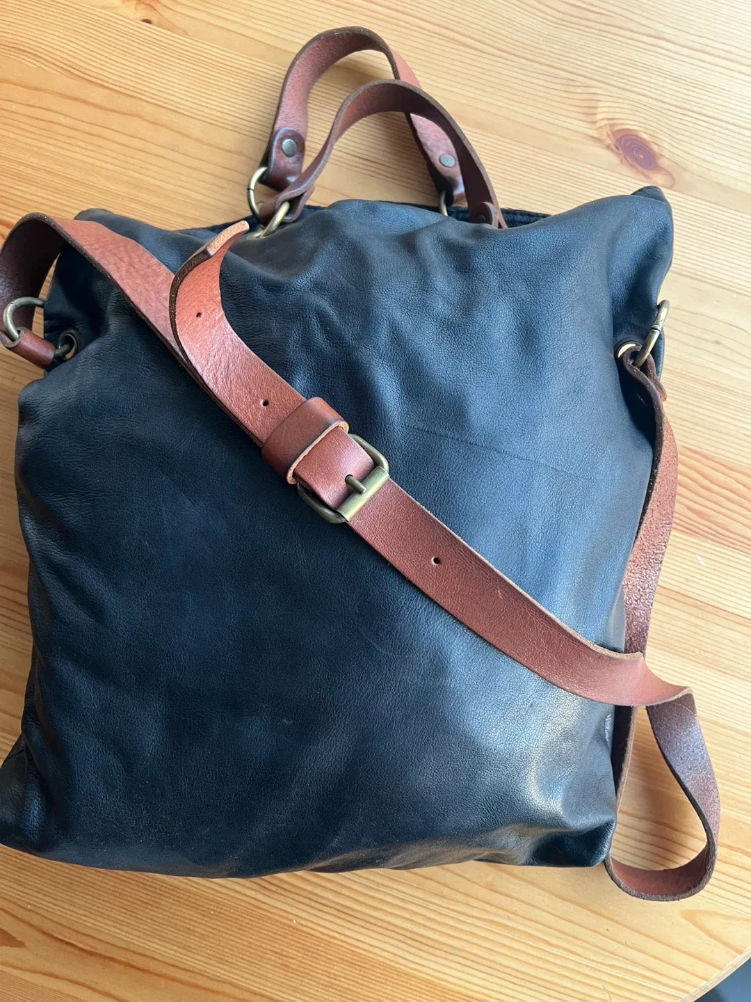 Handmade Italian Leather Tote Bag 🇮🇹🇮🇹- Moving Out Sale ✈️✈️ image indicator(8)