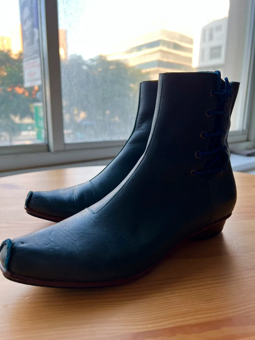 SIZE 8.5 FLUEVOG LEATHER BOOTS - MOVING SALE ✈️ image indicator(2)