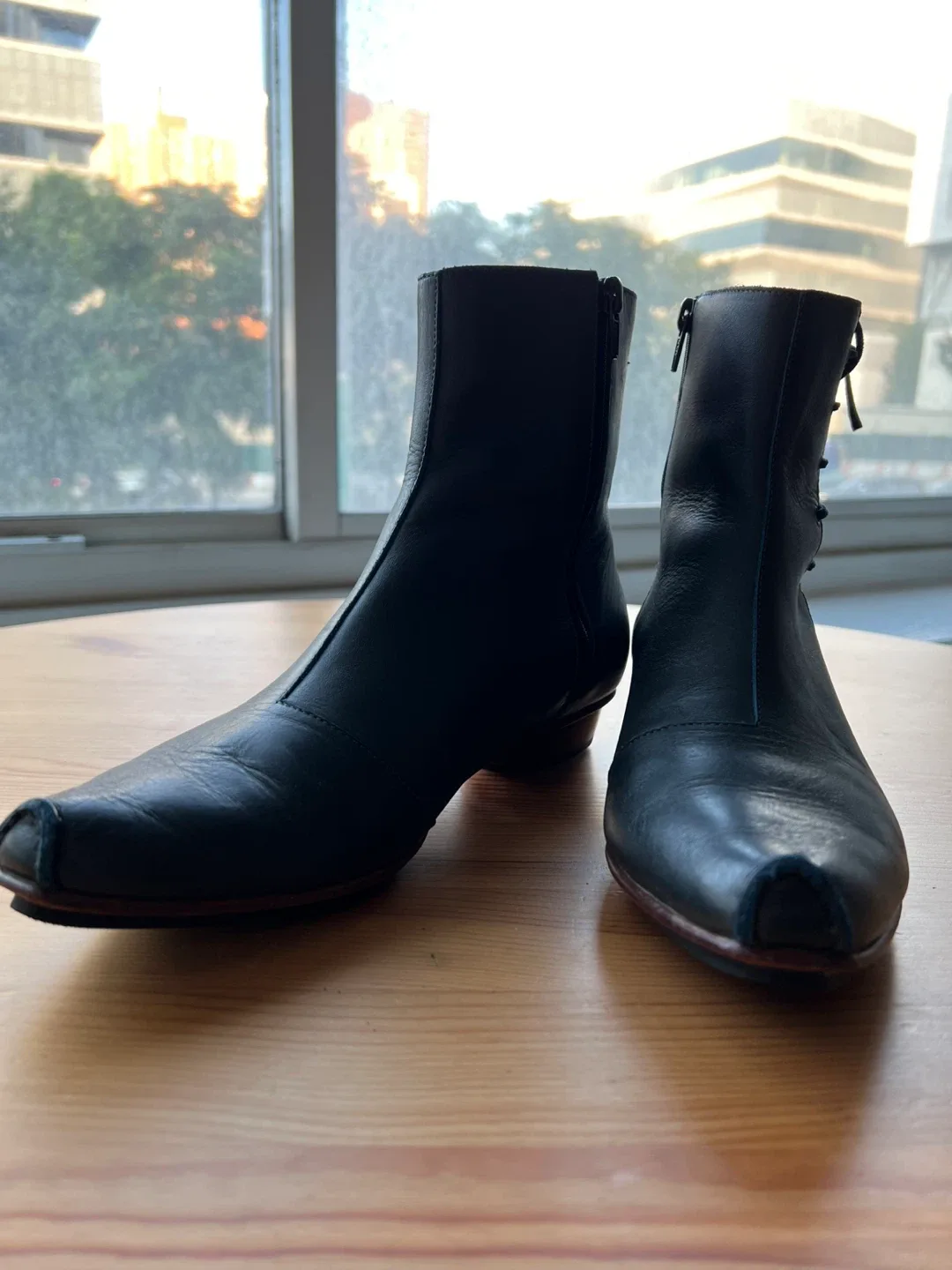 SIZE 8.5 FLUEVOG LEATHER BOOTS - MOVING SALE ✈️ image indicator(5)