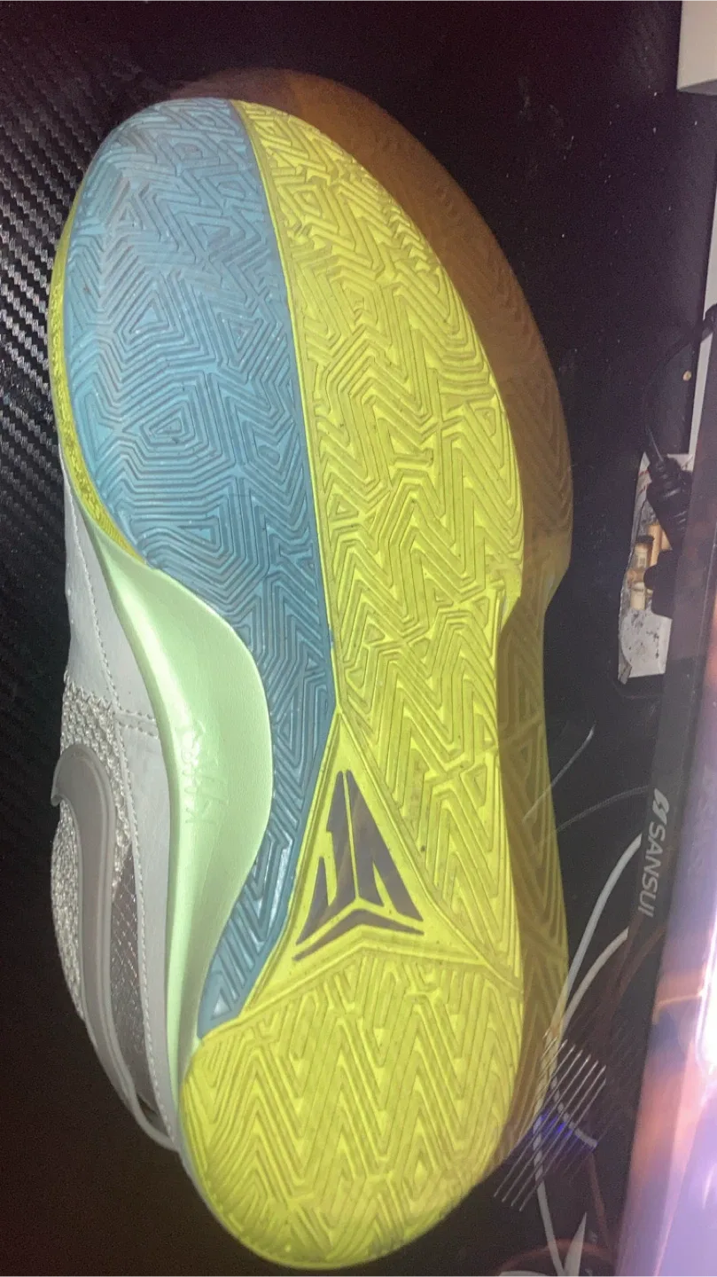 Nike ja 1 Basketball Shoes - Grey