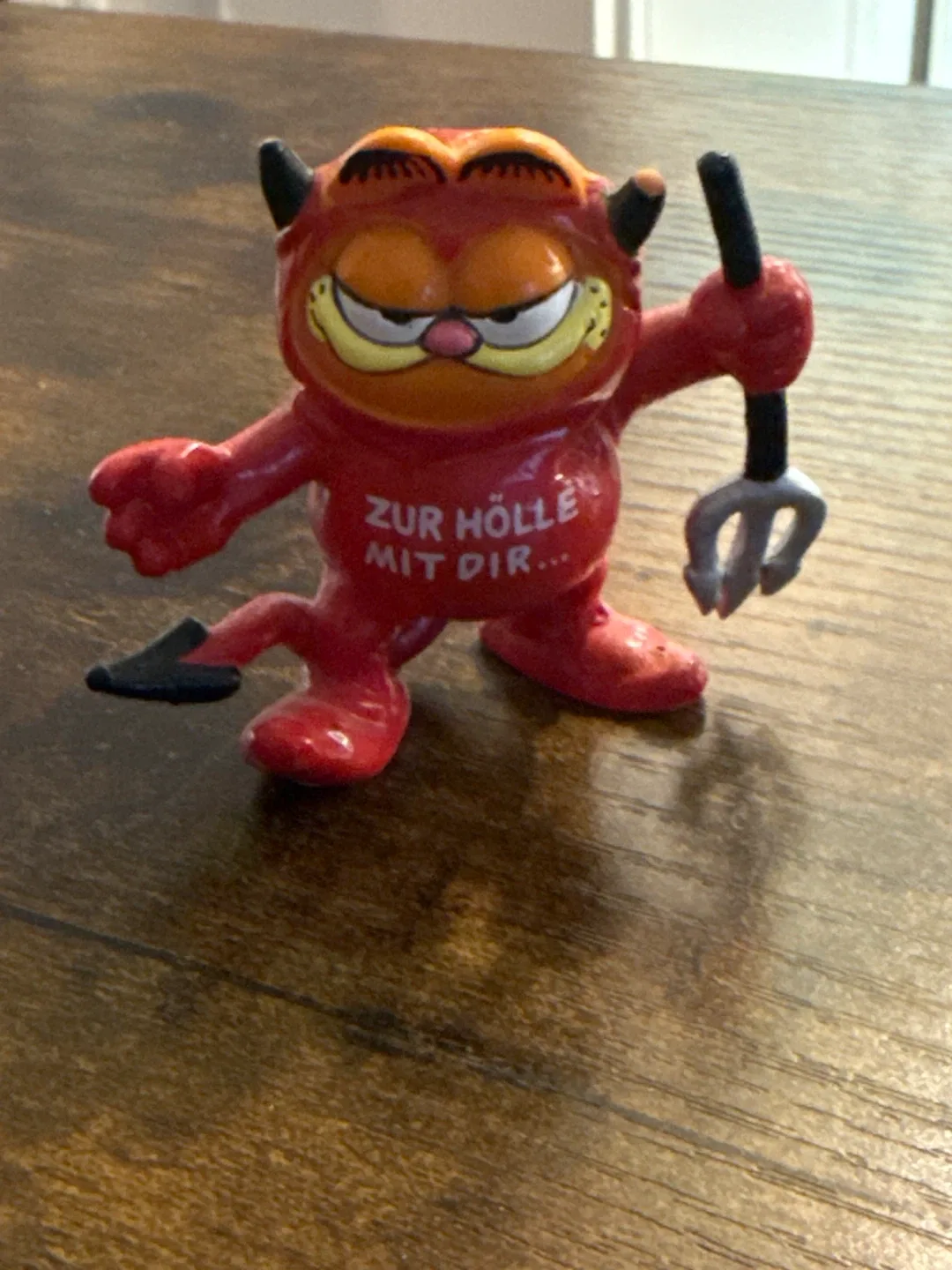 Vintage Bully Handbemalt Garfield Devil Figurine
