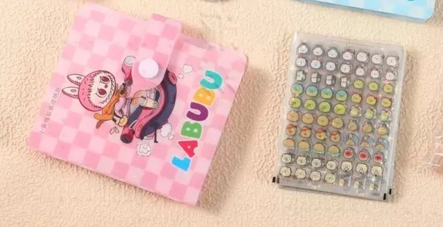 Cute sticker book with 6000+ stickers, lots of designs! image indicator(6)