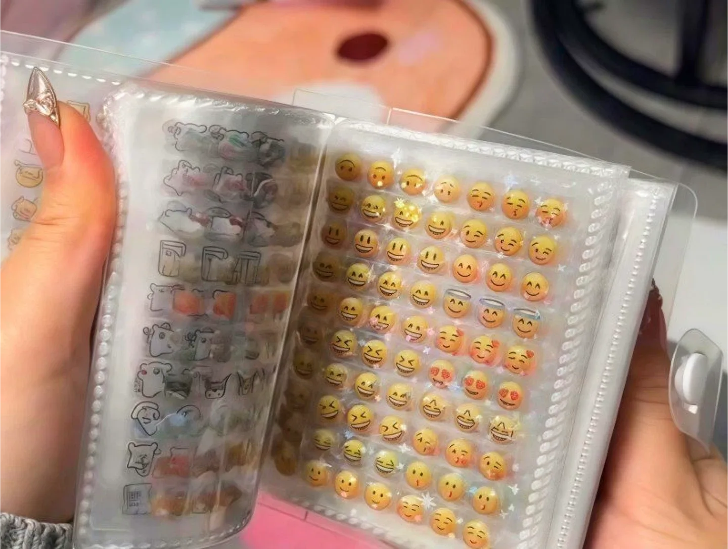 Cute sticker book with 6000+ stickers, lots of designs! image indicator(5)