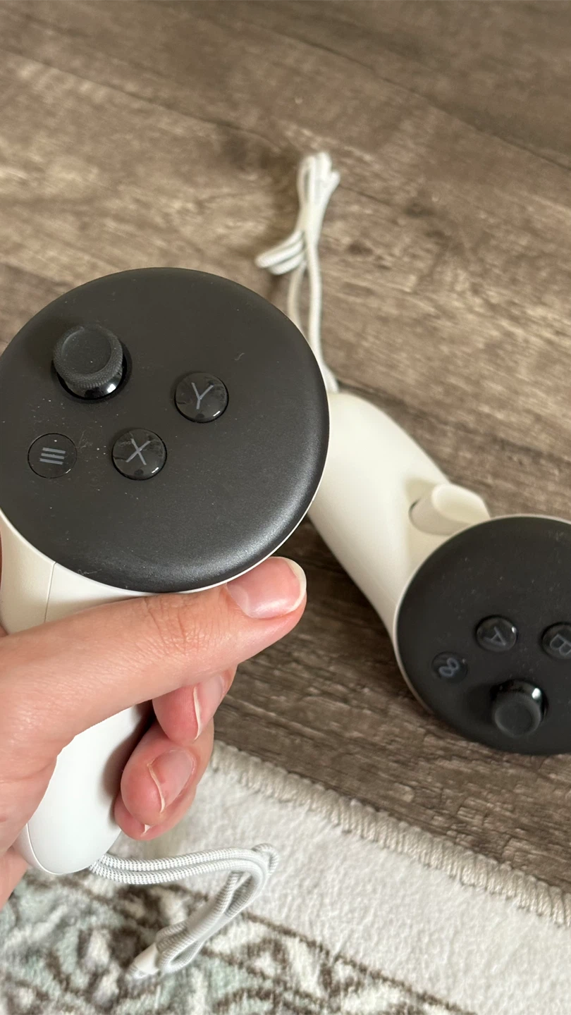 Meta Quest 2 VR Headset with Controllers - photo 3