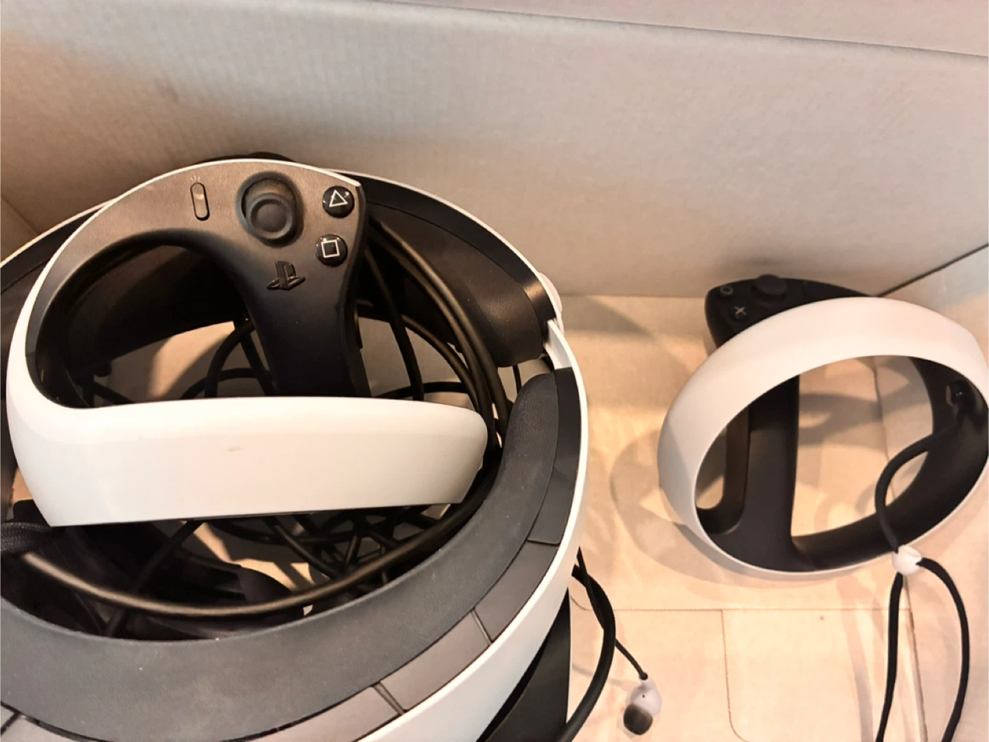 PlayStation VR2 - Like New! - photo 2