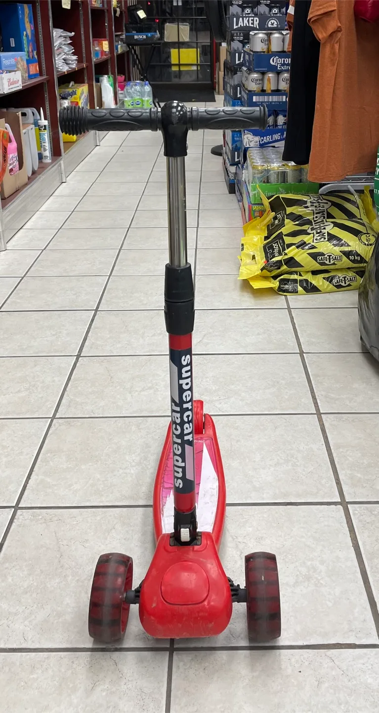 Red Supercar Kids Scooter image indicator(2)