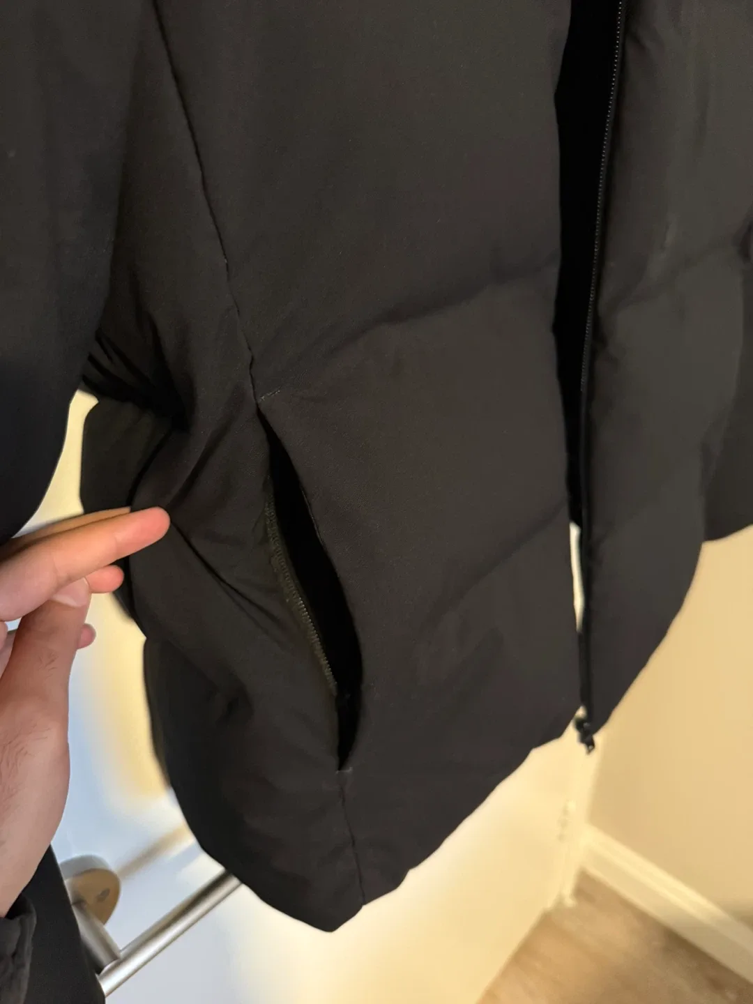 Uniqlo Seamless Down Jacket - Size M image indicator(3)