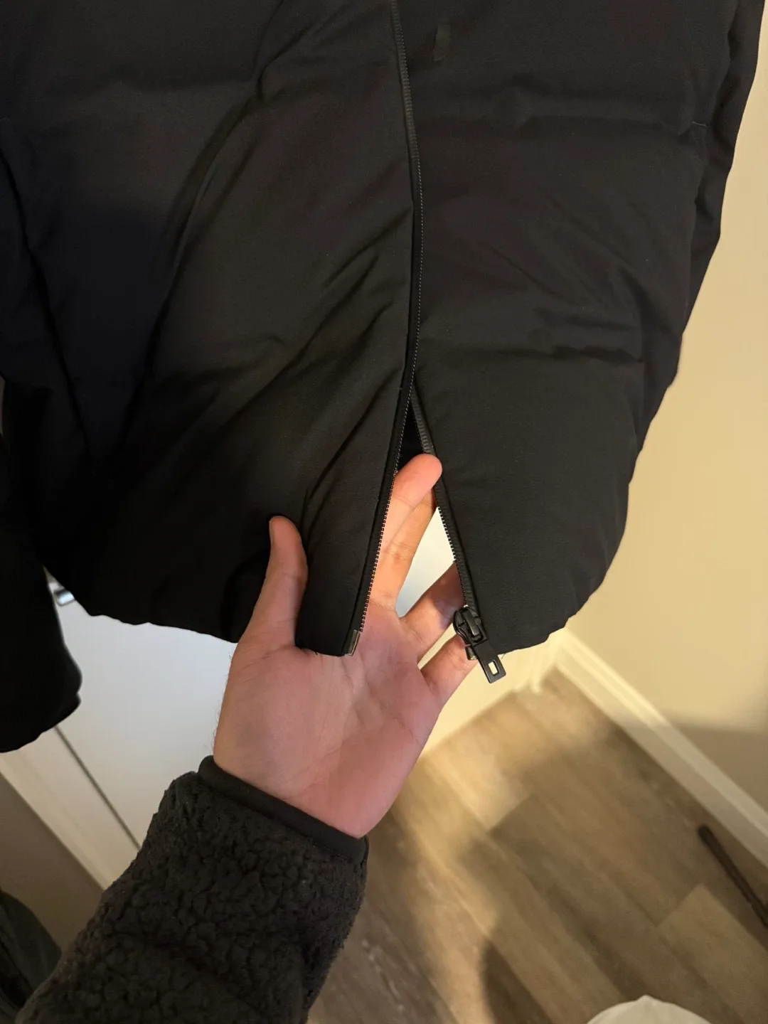 Uniqlo Seamless Down Jacket - Size M image indicator(4)