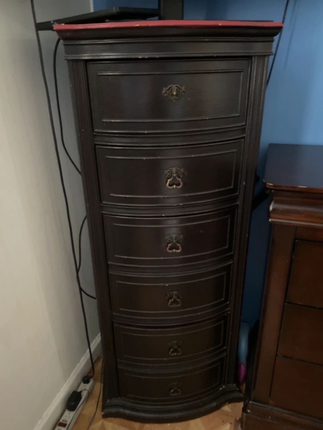 Dark Wood 5-Drawer Dresser