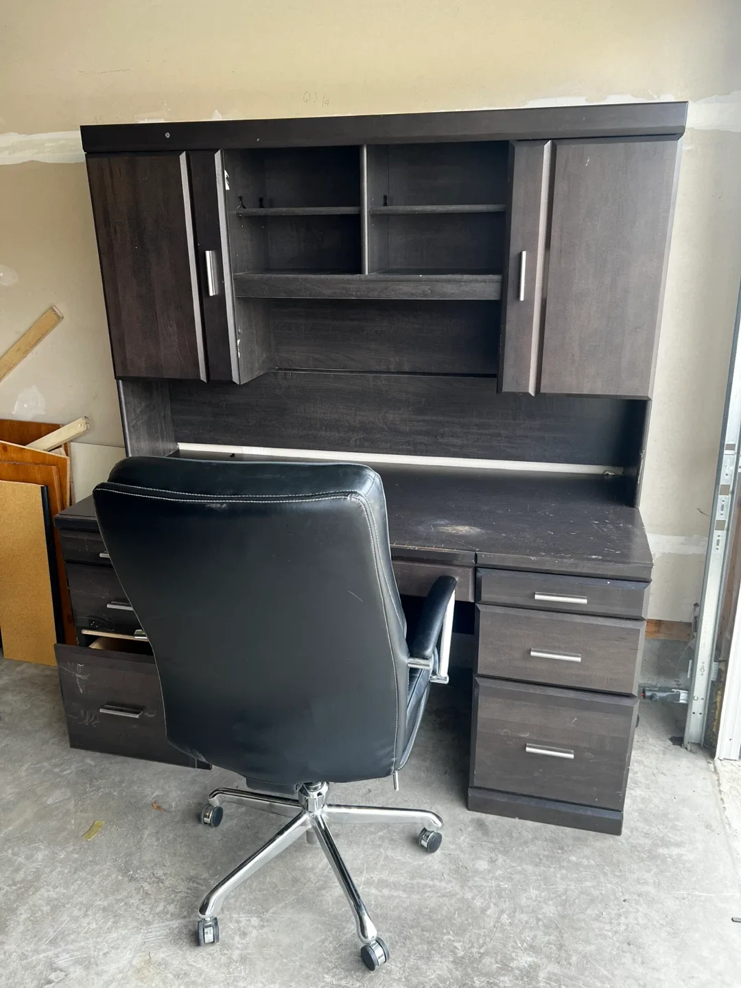 Desk with Hutch image indicator(3)