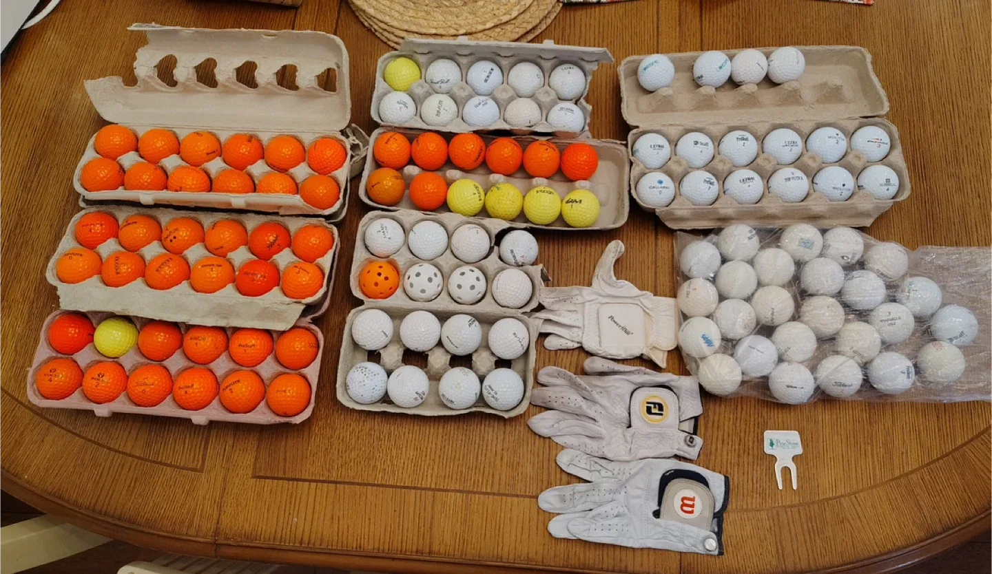 Mixed Golf Balls & Golf Gloves image indicator(2)