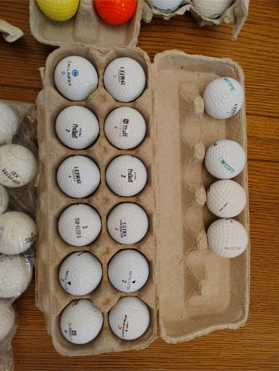 Mixed Golf Balls & Golf Gloves image indicator(3)